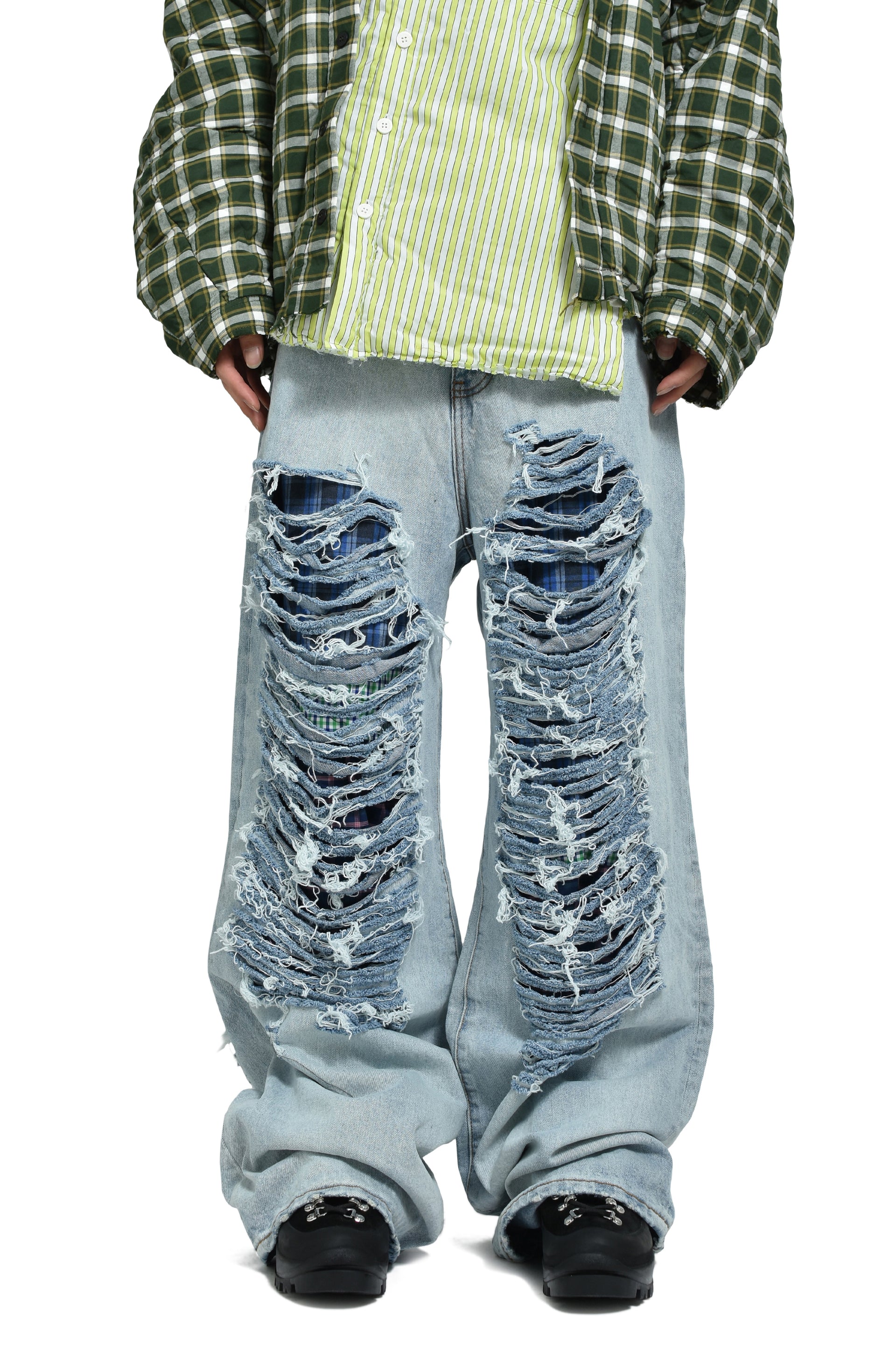 DISTRESSED JEANS / DENIM