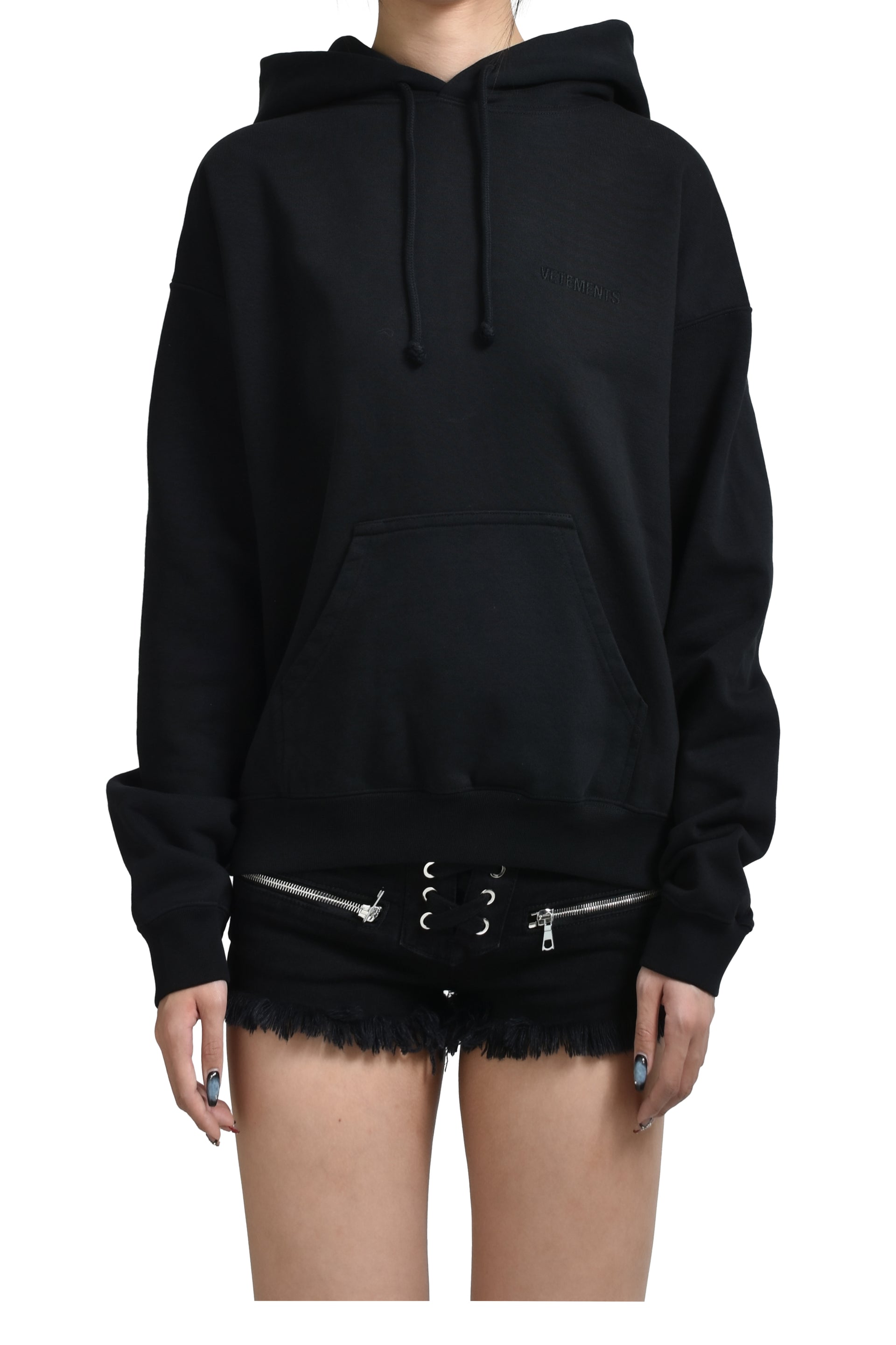 LOGO FITTED HOODIE / BLK
