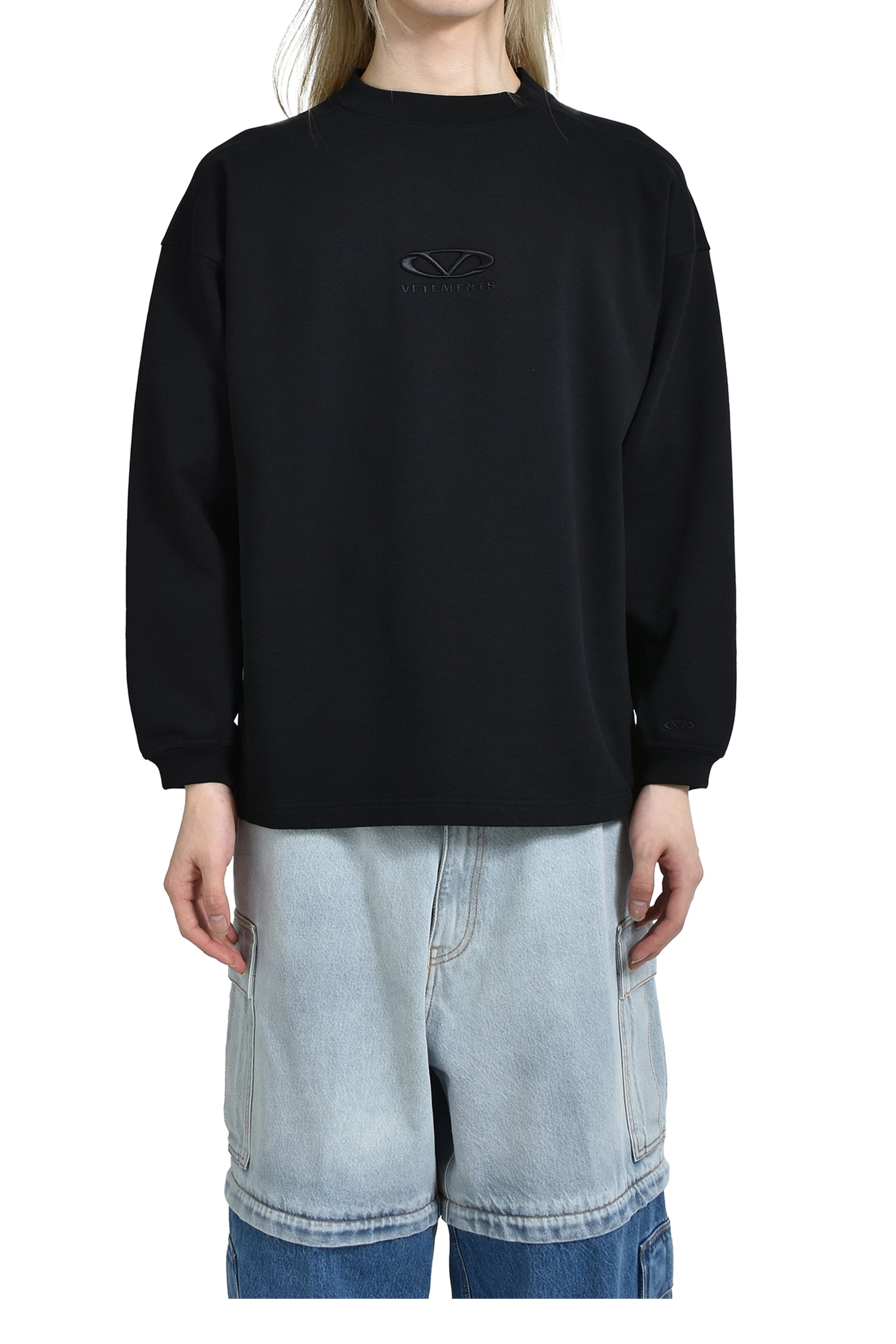 VETEMENTS OVAL LOGO CROPPED CREWNECK / BLK BLK