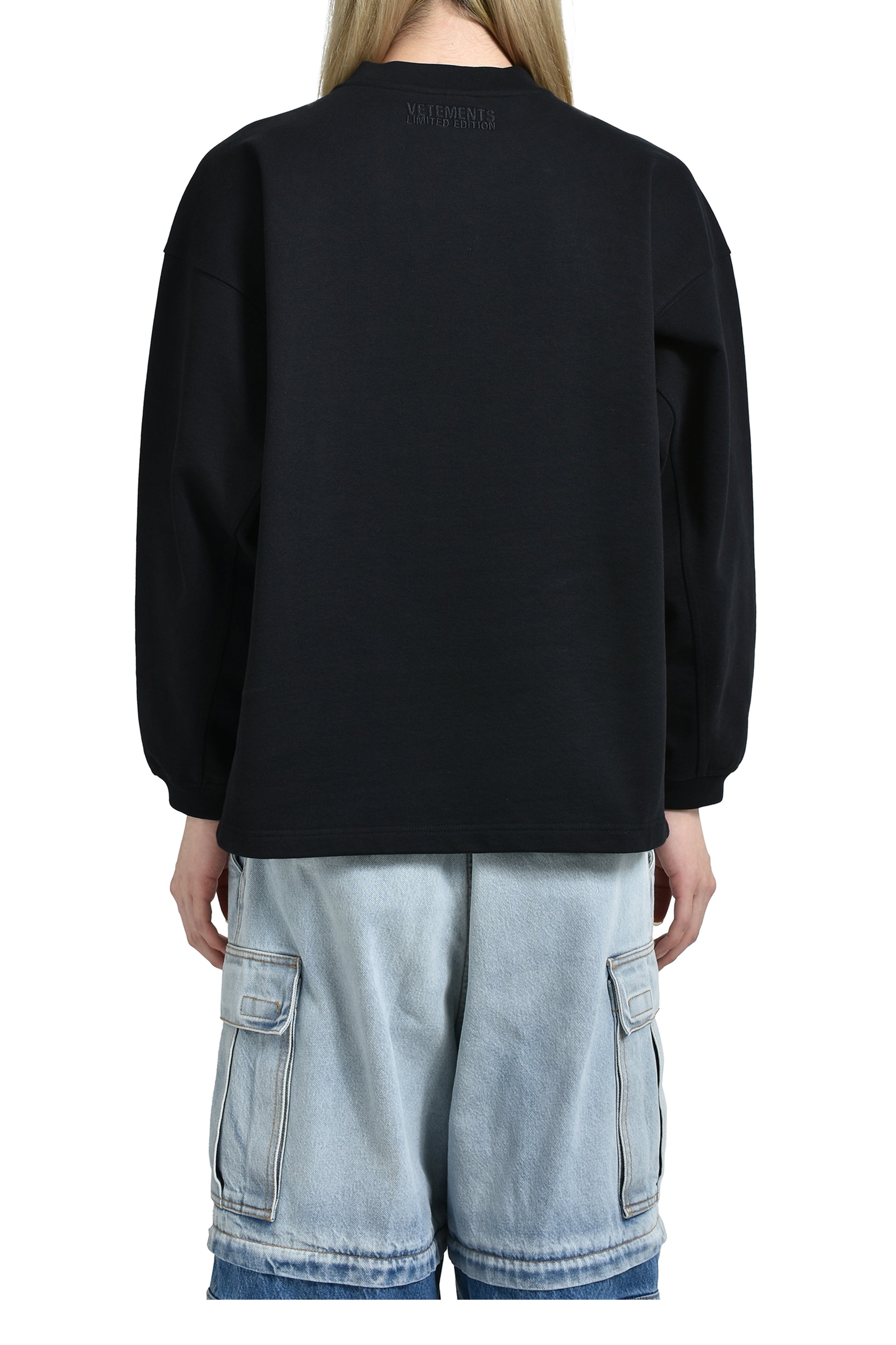 VETEMENTS OVAL LOGO CROPPED CREWNECK / BLK BLK