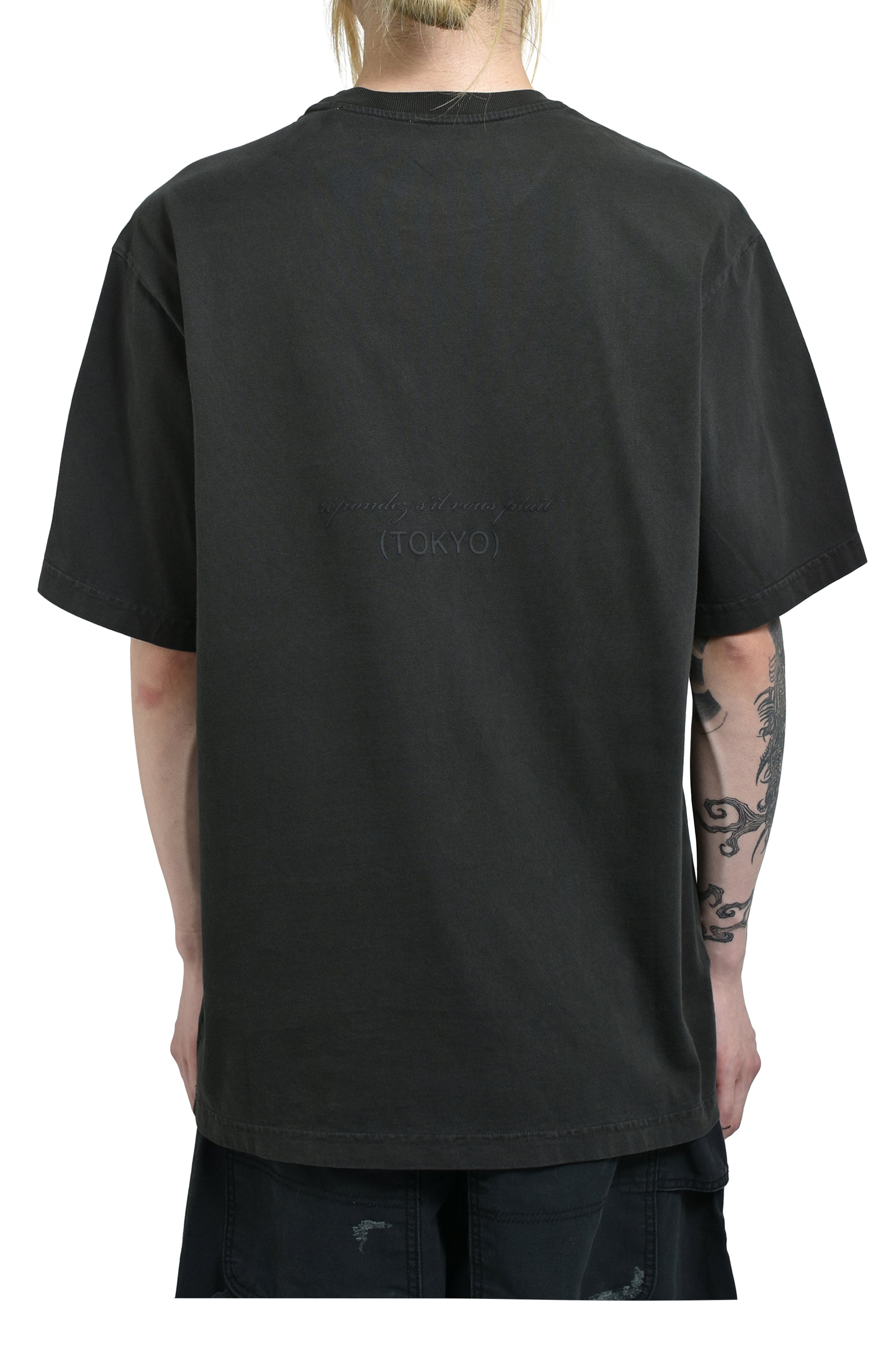 RSVP Gallery SHORT SLEEVE CREW NECK IN GIFTING PRINT (EXCLUSIVE) / MRK