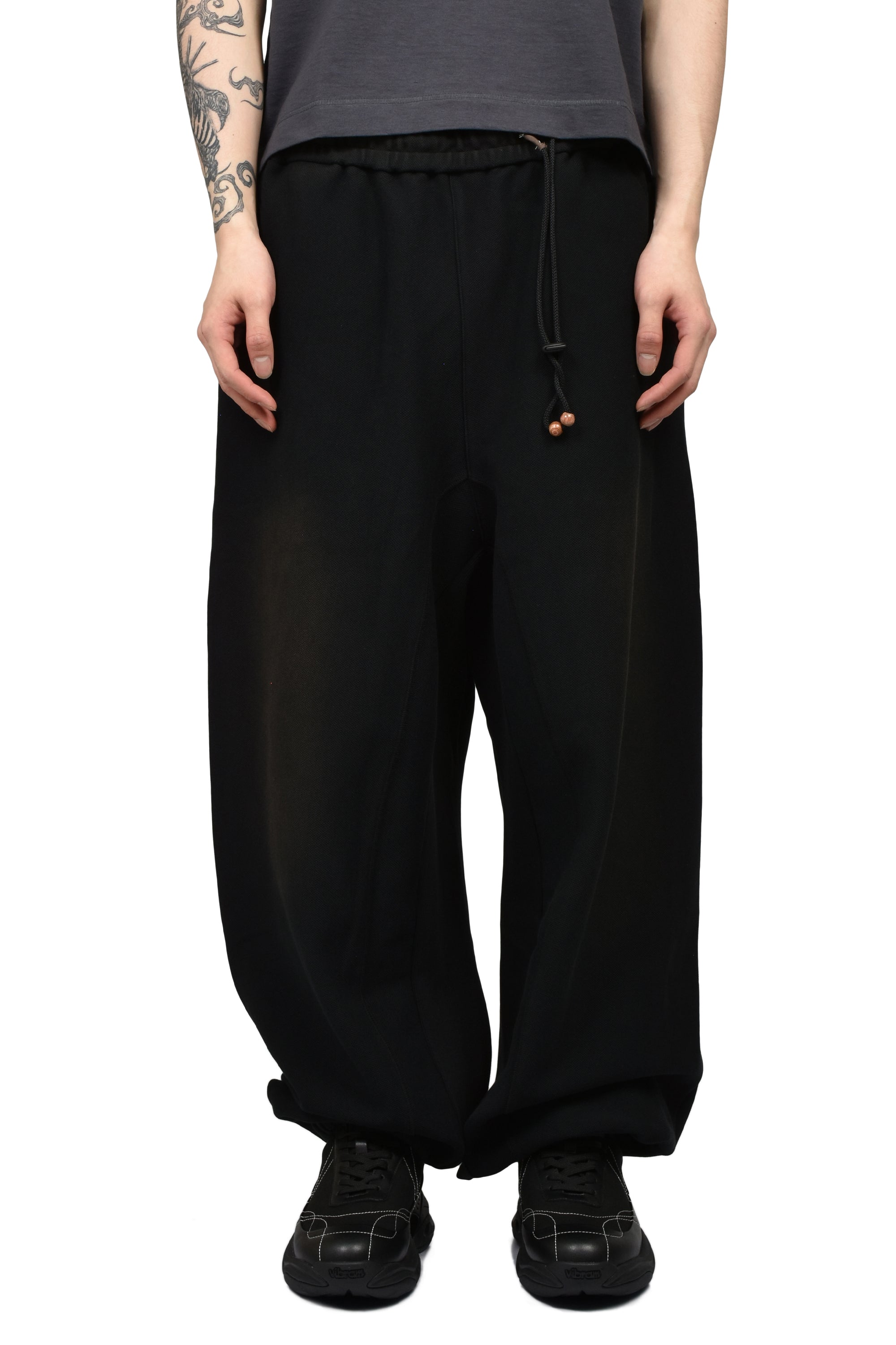 JIAN YE ジェン イェ SS26 GWAI SWT PANTS / BLK - NUBIAN ヌビアン