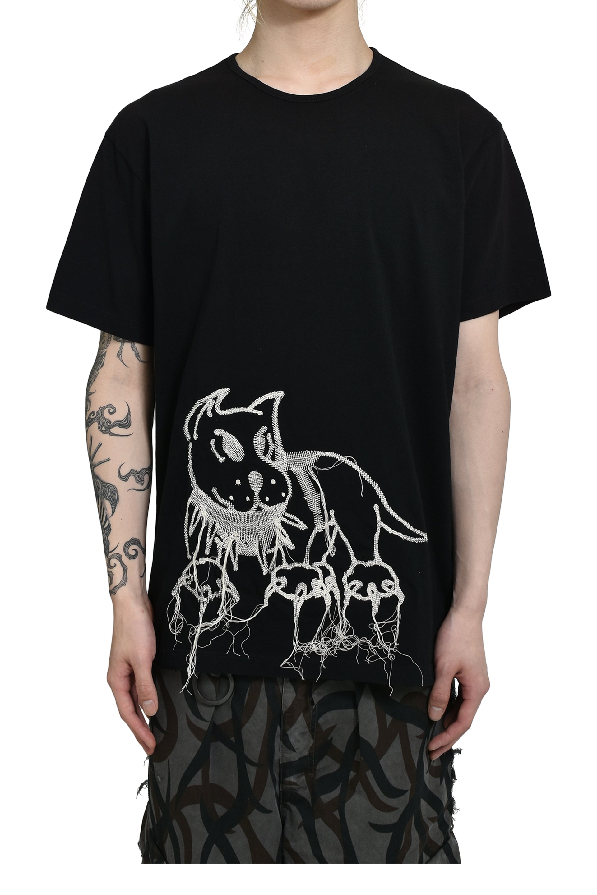 CHITO GUARD EMBROIDERED TEE / BLK