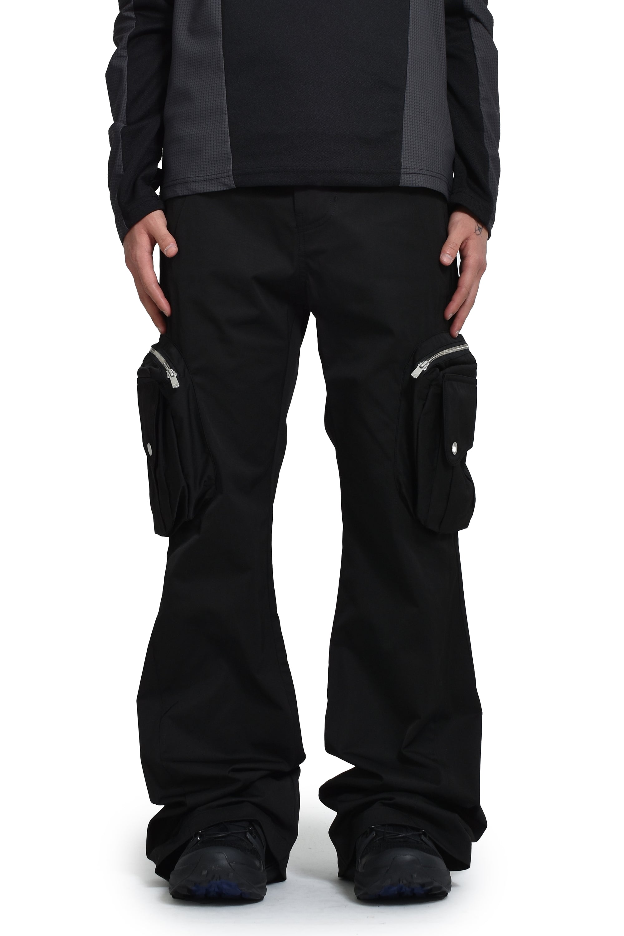 FFFPOSTALSERVICE FLARE CARGO V5 / BLK