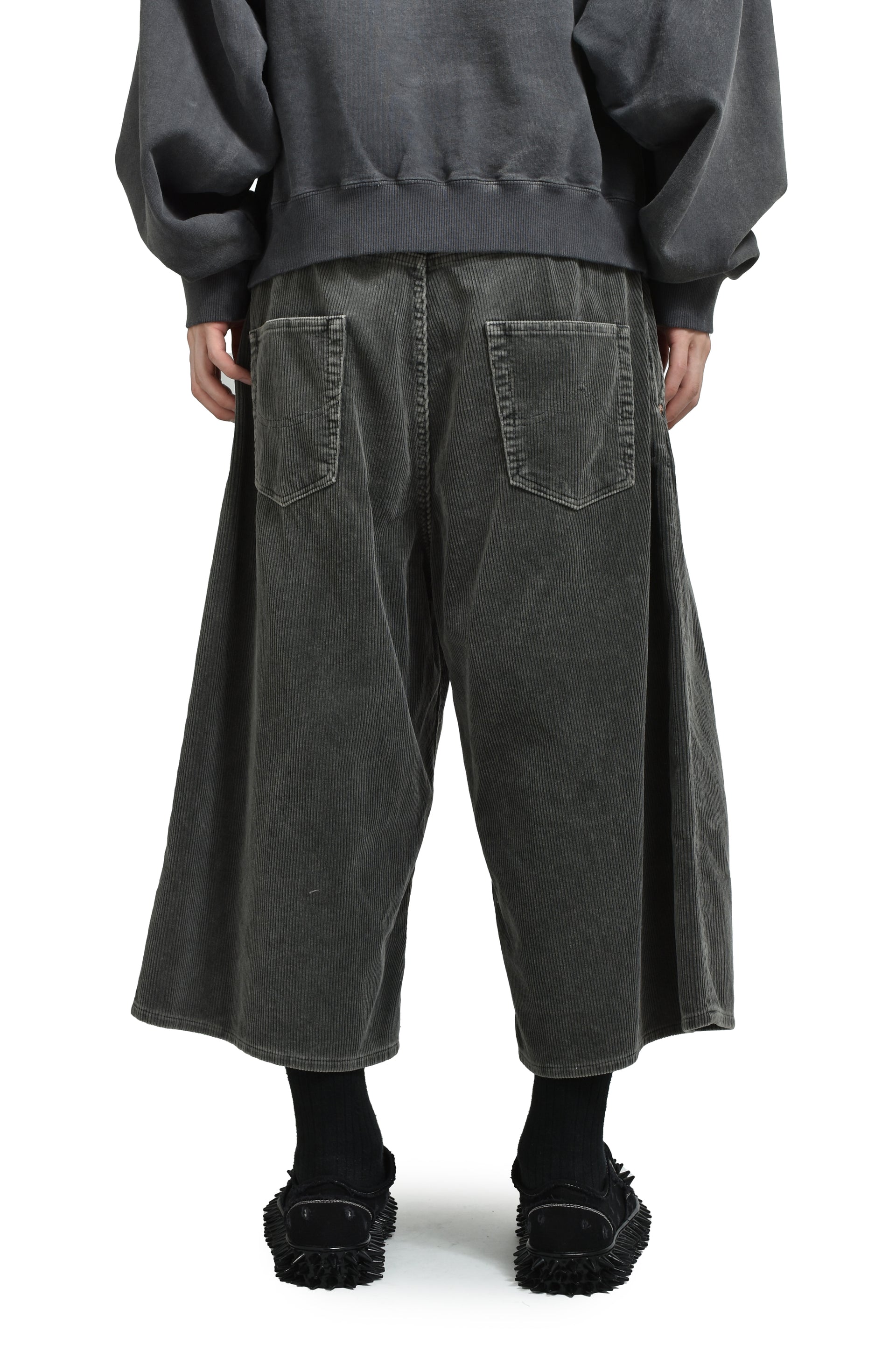 BONE APPLIQUE CORDUROY CROPPED PANTS / GRY