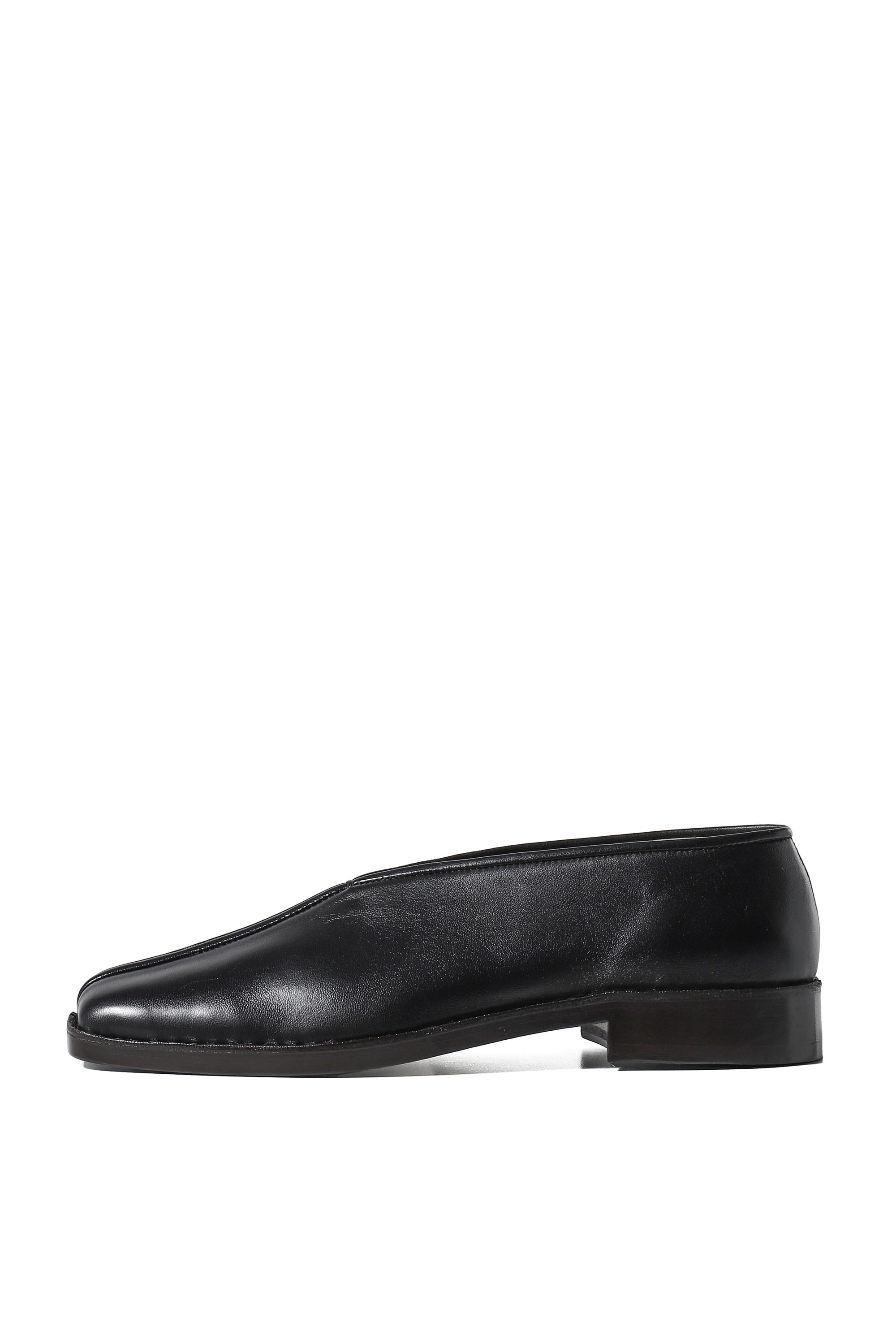 LEMAIRE FLAT PIPED SLIPPERS / BLK