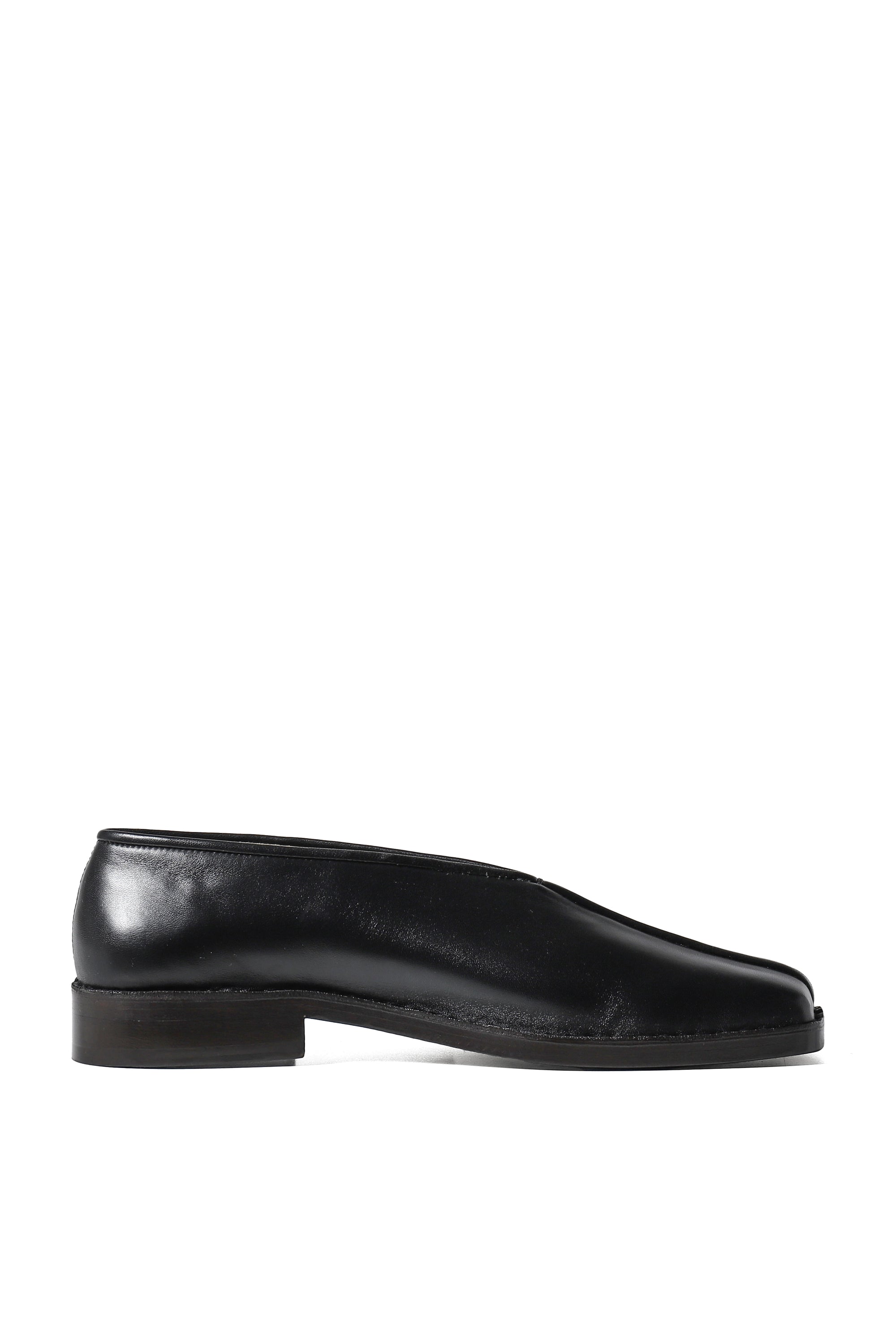 LEMAIRE FLAT PIPED SLIPPERS / BLK