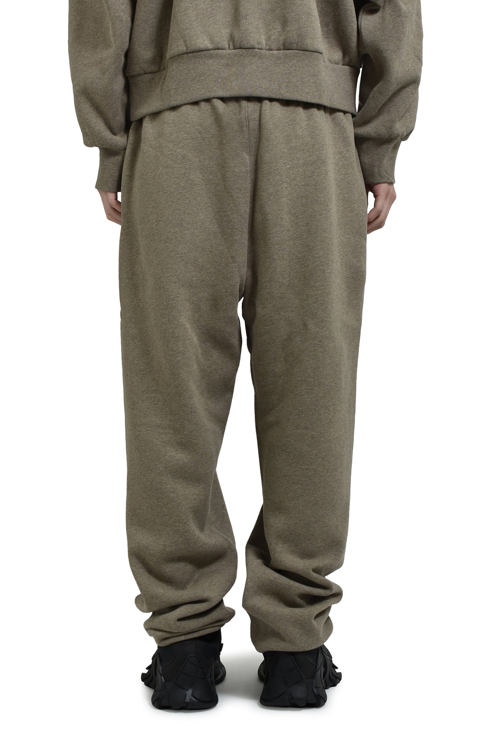 ESSENTIALS CLASSIC FIT FLEECE SWEATPANT / HOMESTEAD HEATHER