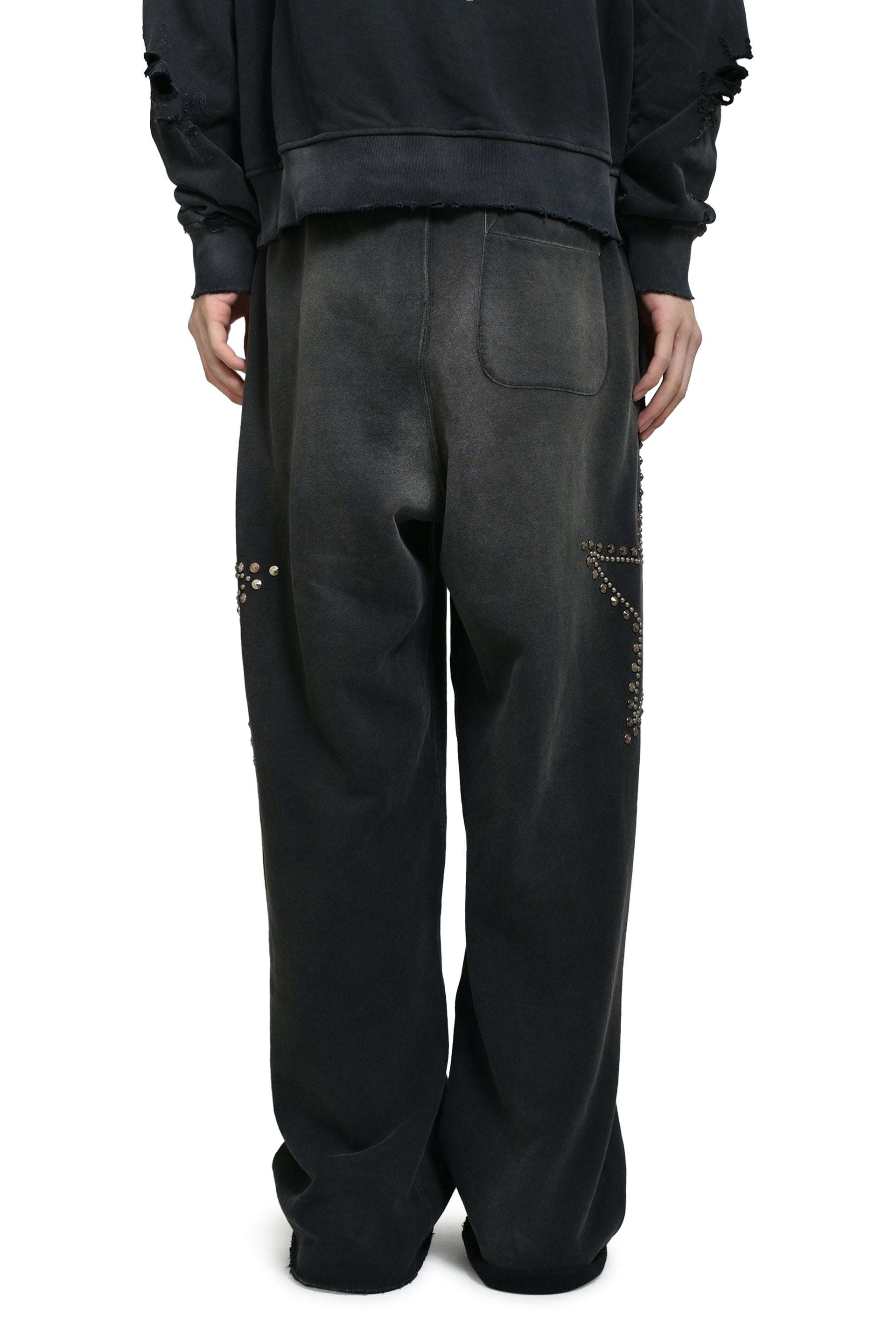 STAR STUDDED SWEATPANT / BLK
