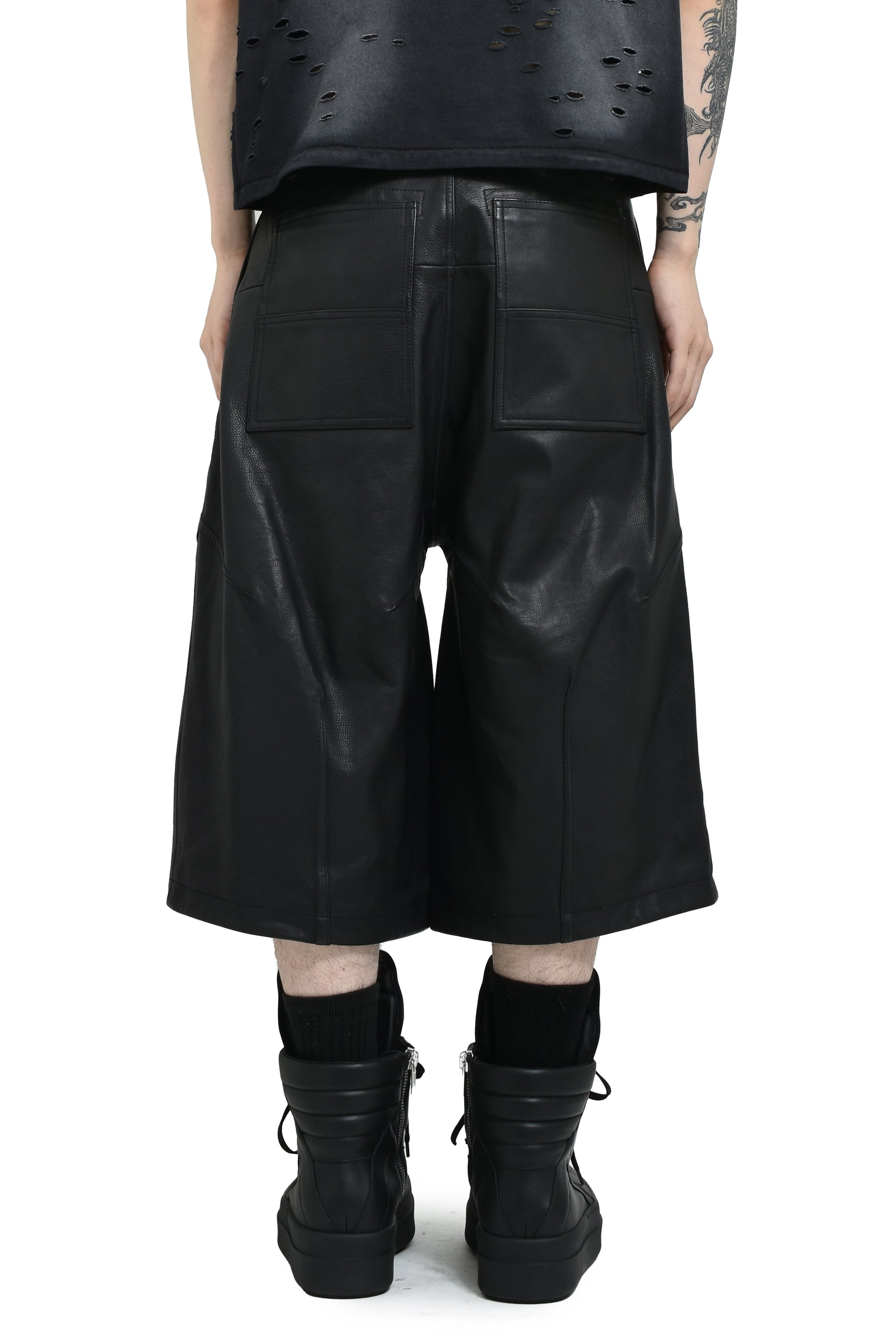 COW LEATHER BAGGY SHORTS / BLK