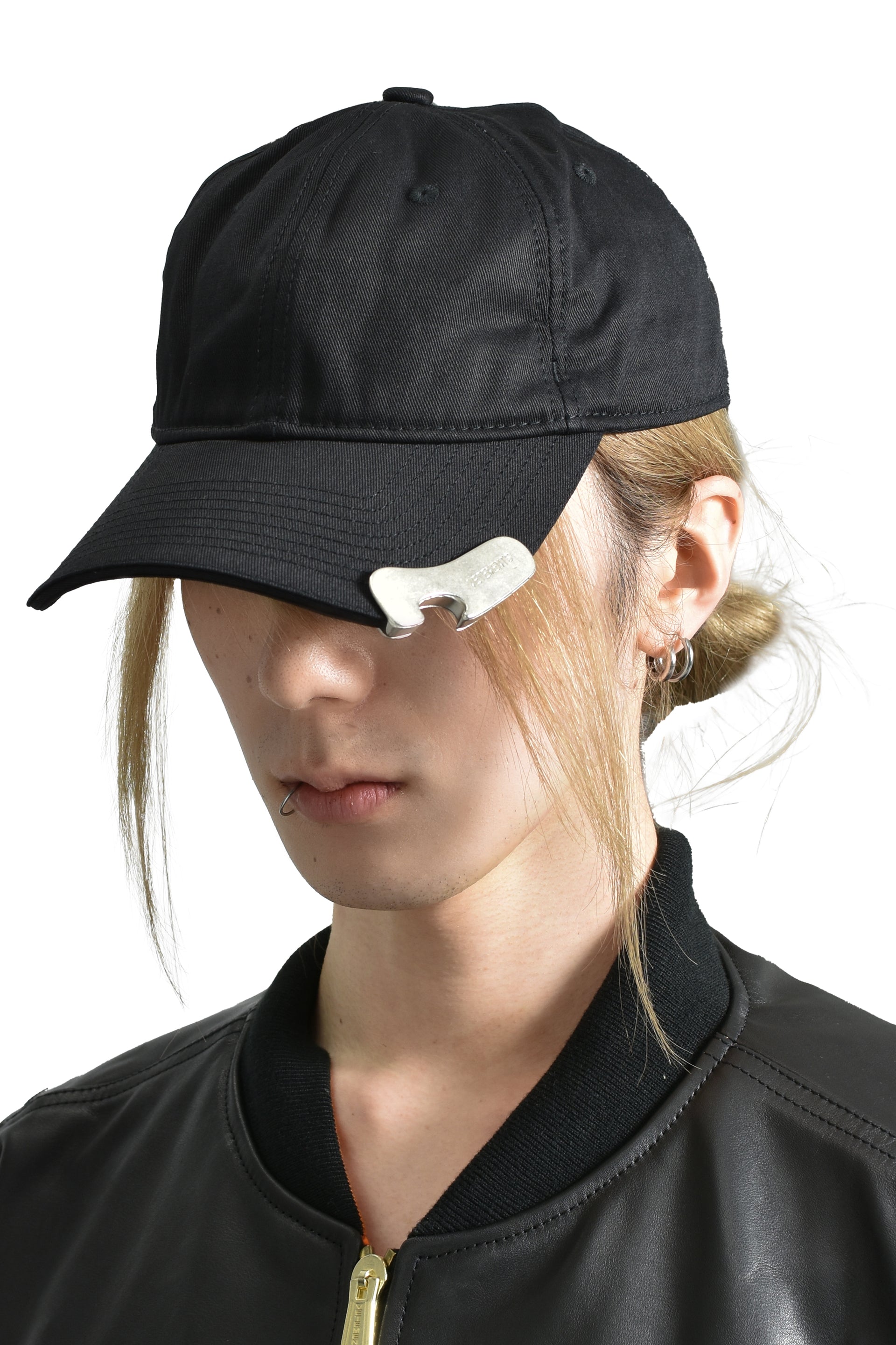 BOTTLE-OPENER CAP / BLK