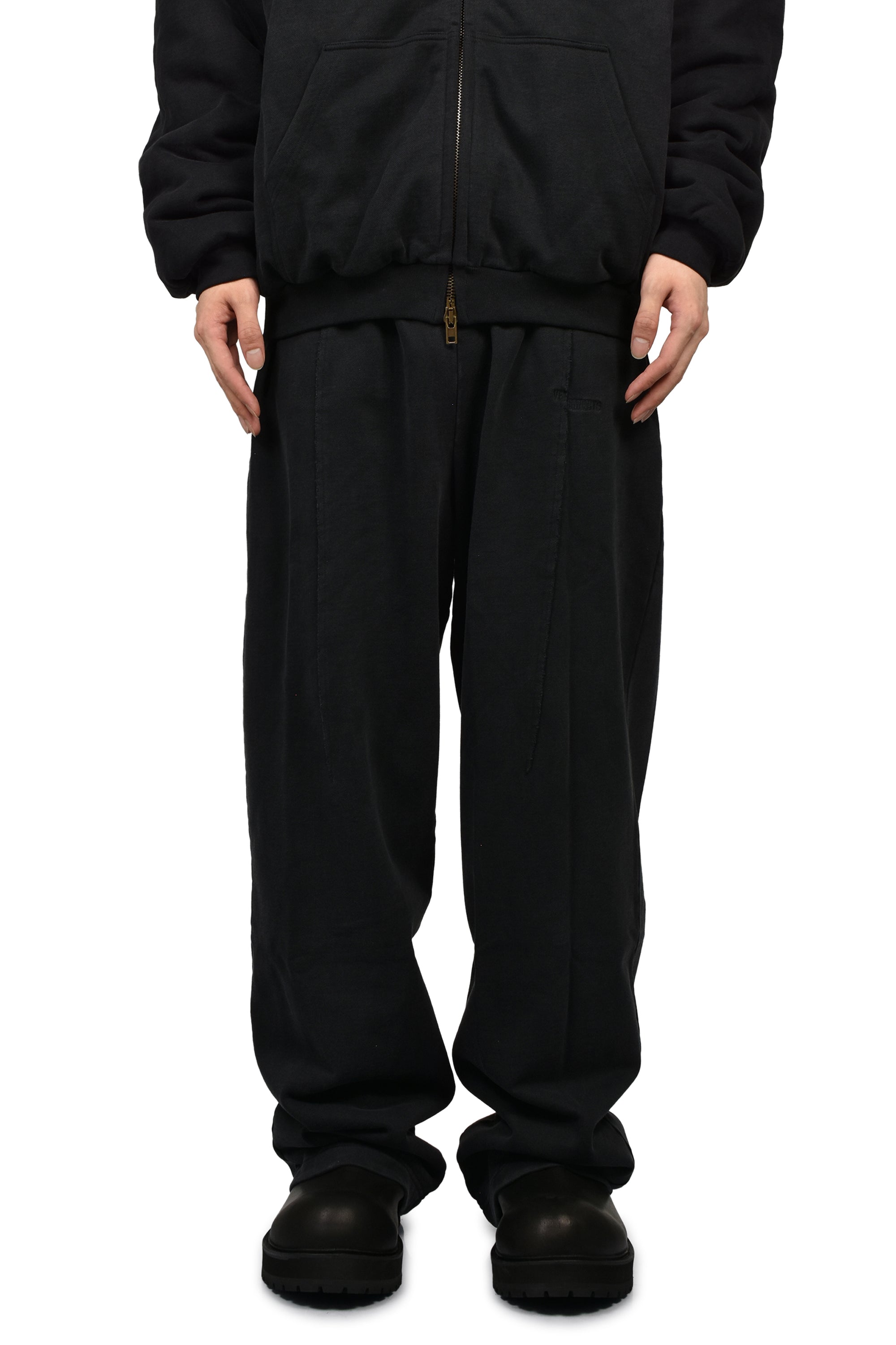 VETEMENTS ヴェトモン SS26 CUT SWEATPANTS / BLK - NUBIAN ヌビアン