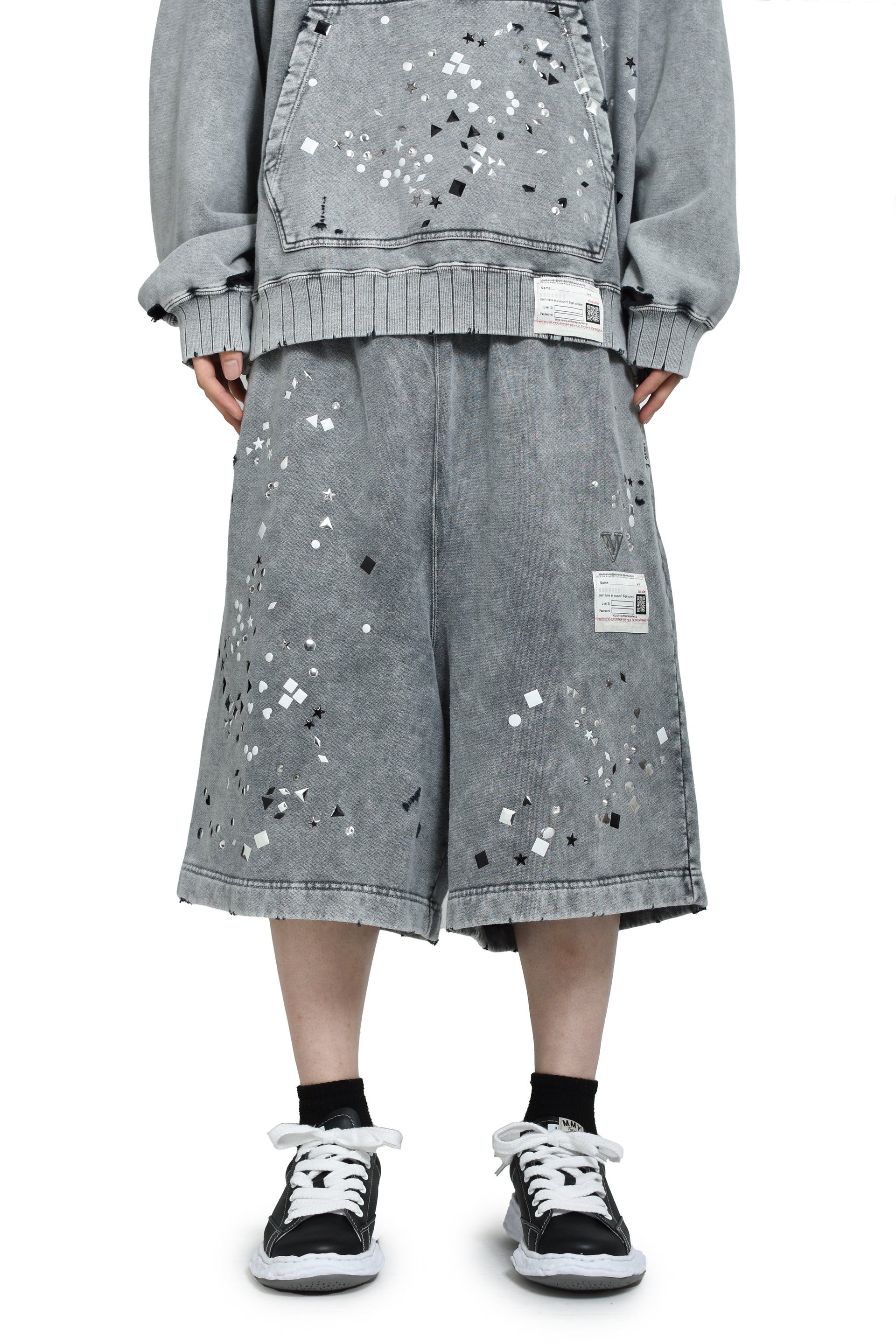 EMBELLISHED BLEACHED SHORTS / GRY