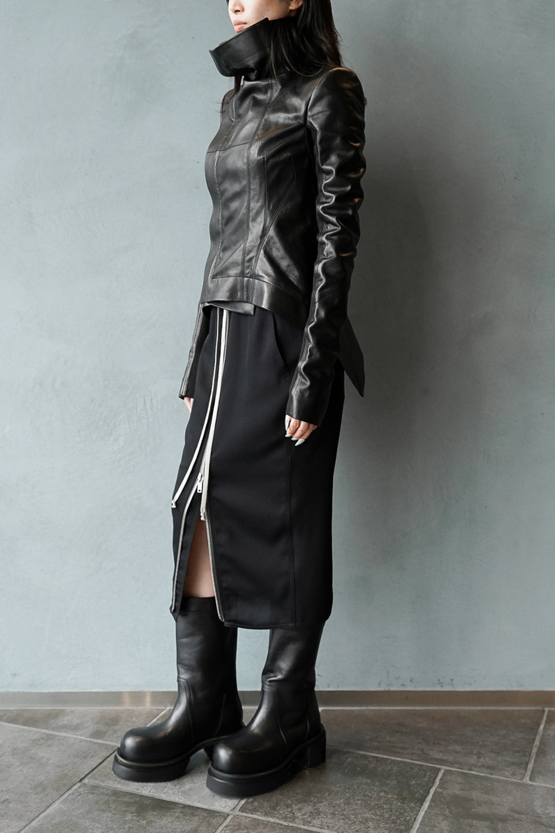 ZIPPED SHORT PILLAR / BLK