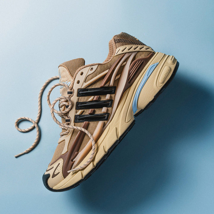 8月22日(土)発売<br>adidas Originals<br>× Pharrell Williams<br>VIRGINIA ADISTAR JELLYFISH "TAN"