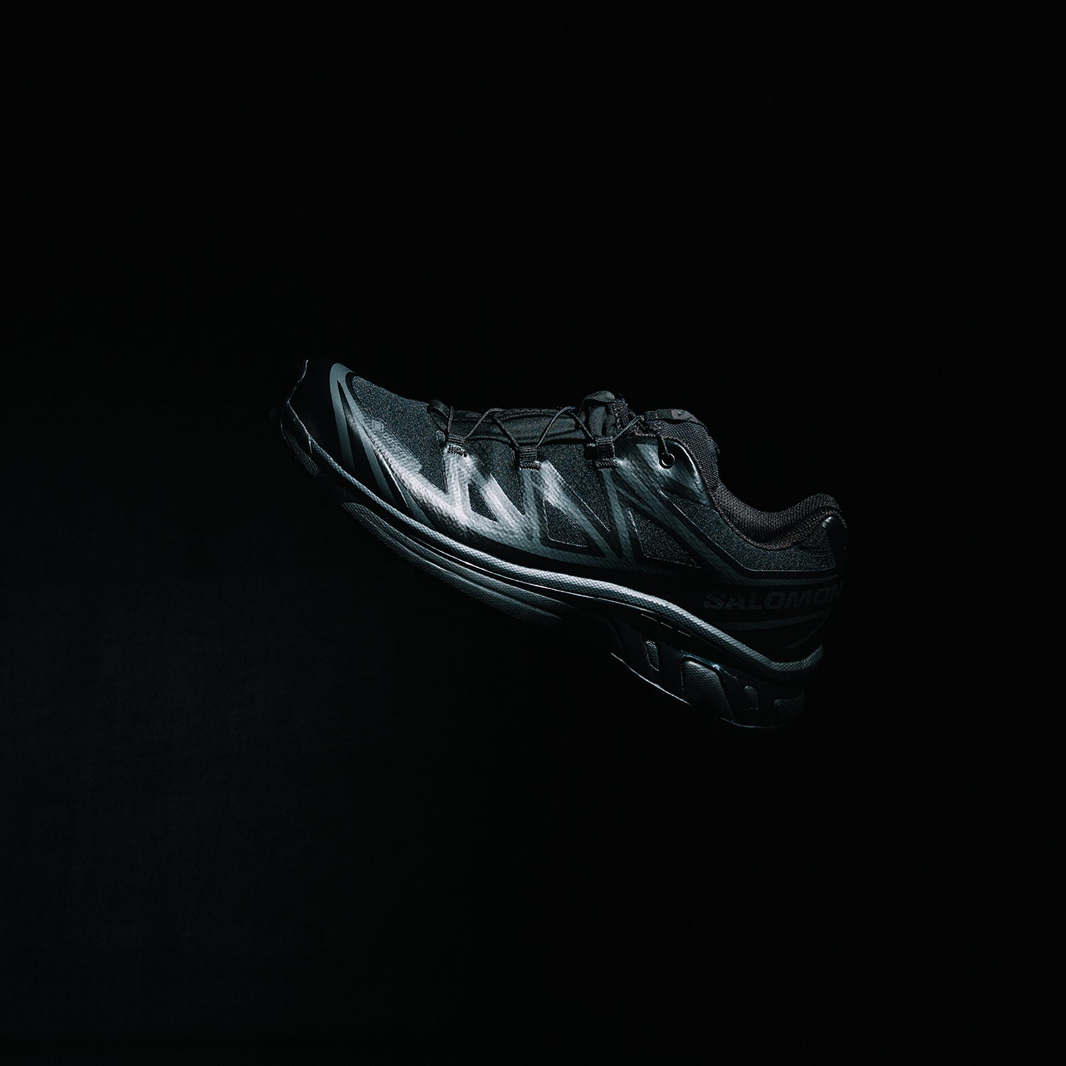 9月4日(金)発売<br>SALOMON XT-6 GTX<br>"BLACKED OUT"