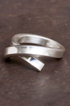 RING EMBRACE / SIL