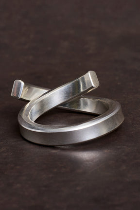 RING EMBRACE / SIL