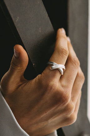 RING EMBRACE / SIL