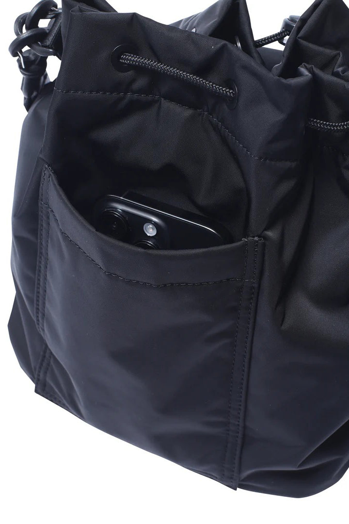 DRAWSTRING SHOULDER BAG / BLK