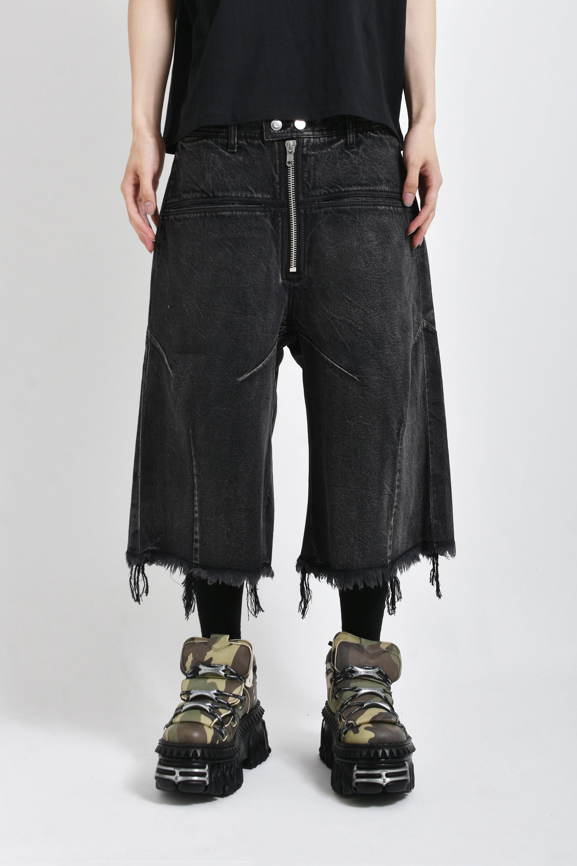 FRONT ZIP BAGGY DENIM SHORTS / VINTAGE BLK