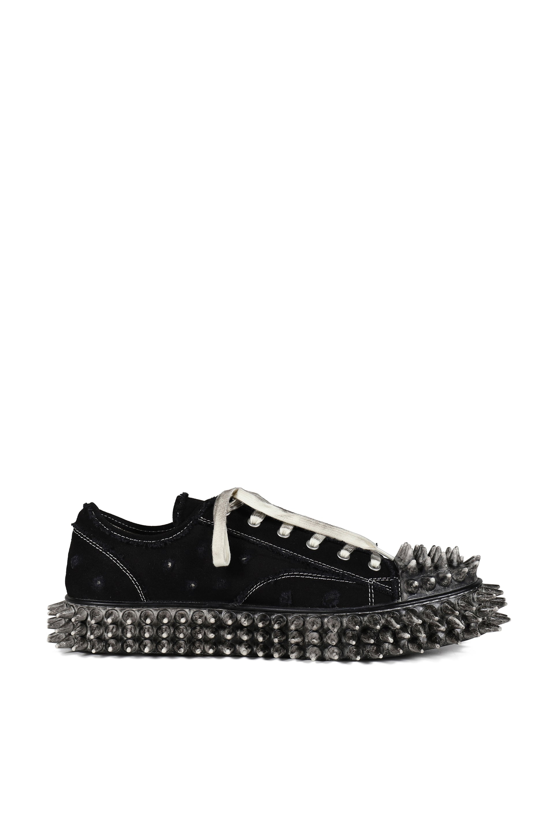 DIRTY SPIKE TOE CAP CANVAS SNEAKER / BLK