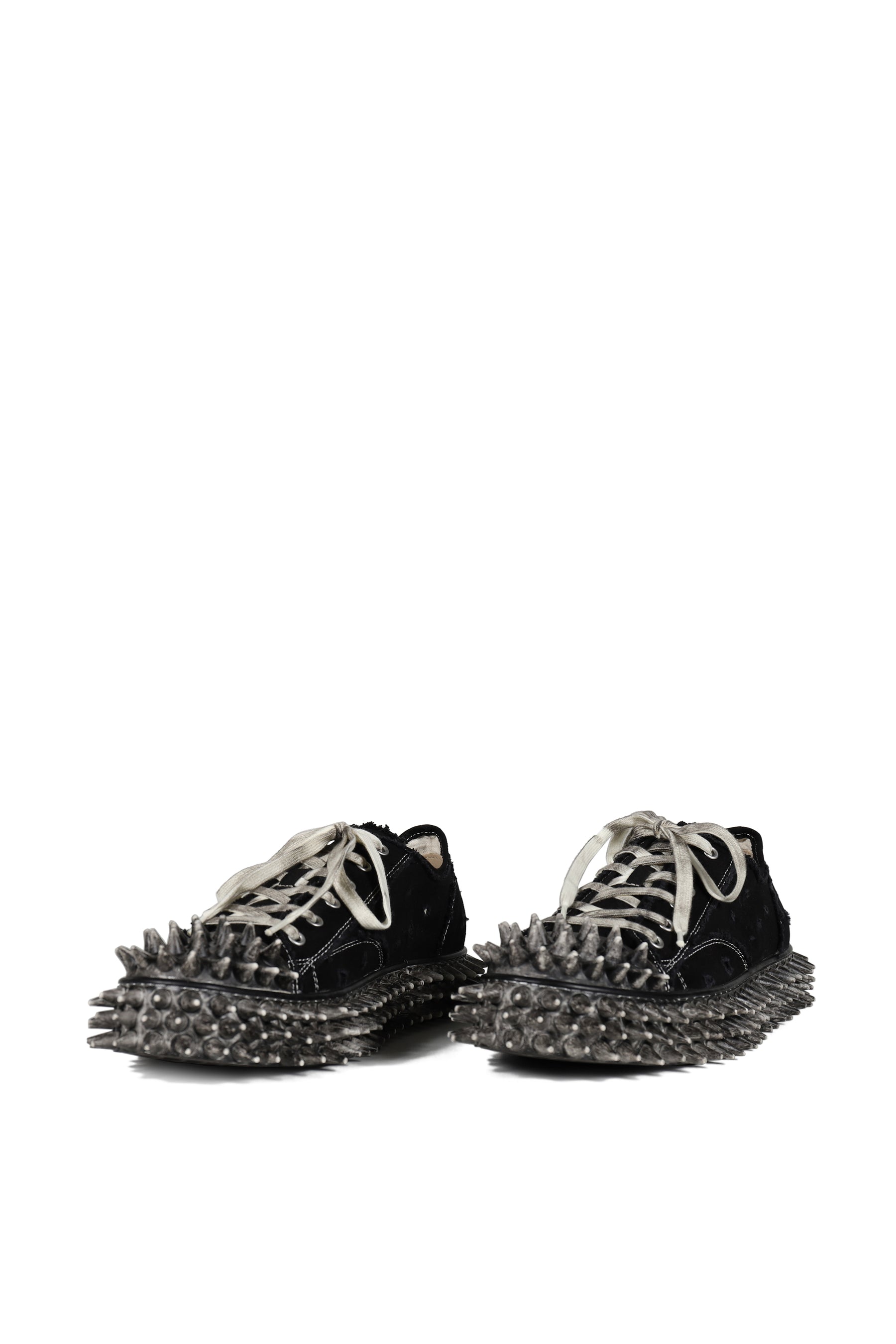 DIRTY SPIKE TOE CAP CANVAS SNEAKER / BLK