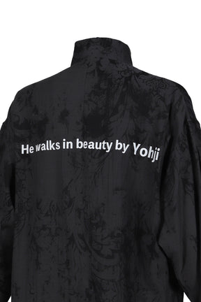 JACQUARD MESSAGE PRINT STAND COLLAR JACKET / BLK