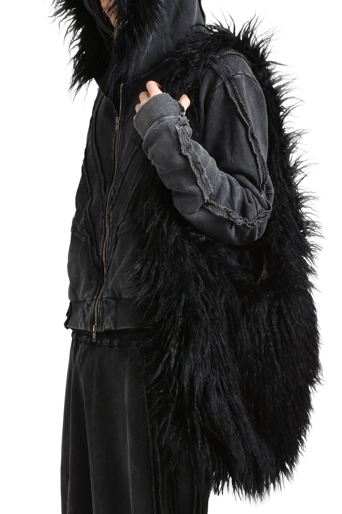 HAIRY FUR OVERSIZED SHOULDER BAG / BLK