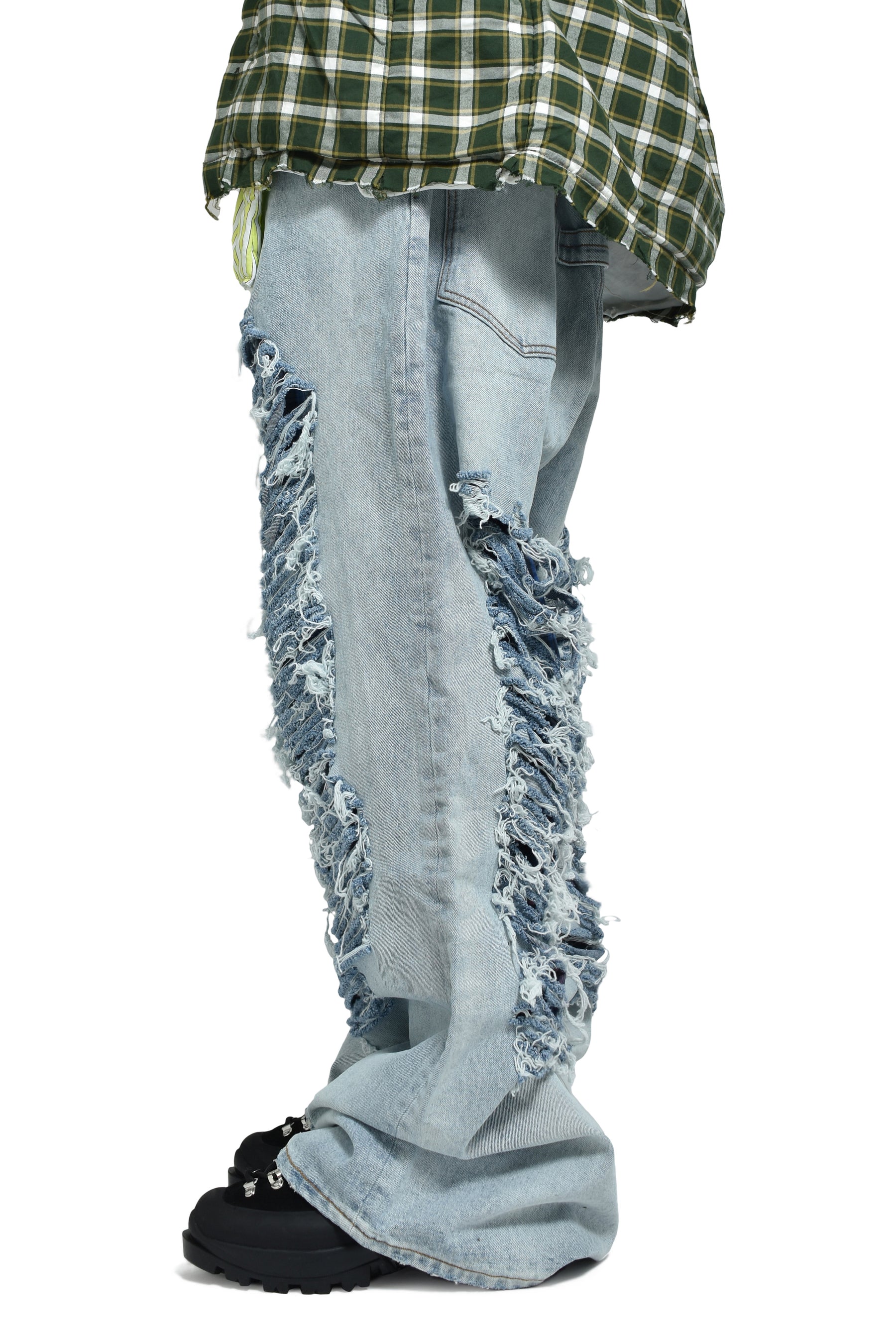 DISTRESSED JEANS / DENIM