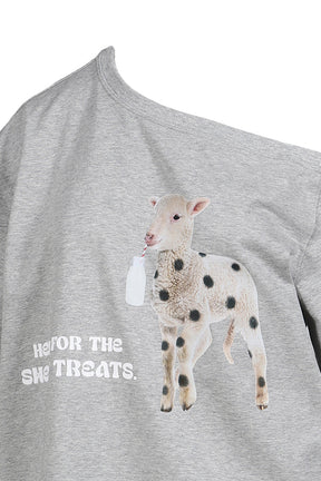 SWEET TREAT SHEEP PRINTED OFF-SHOULDER SHORT SLEEVE T-SHIRT / GRY