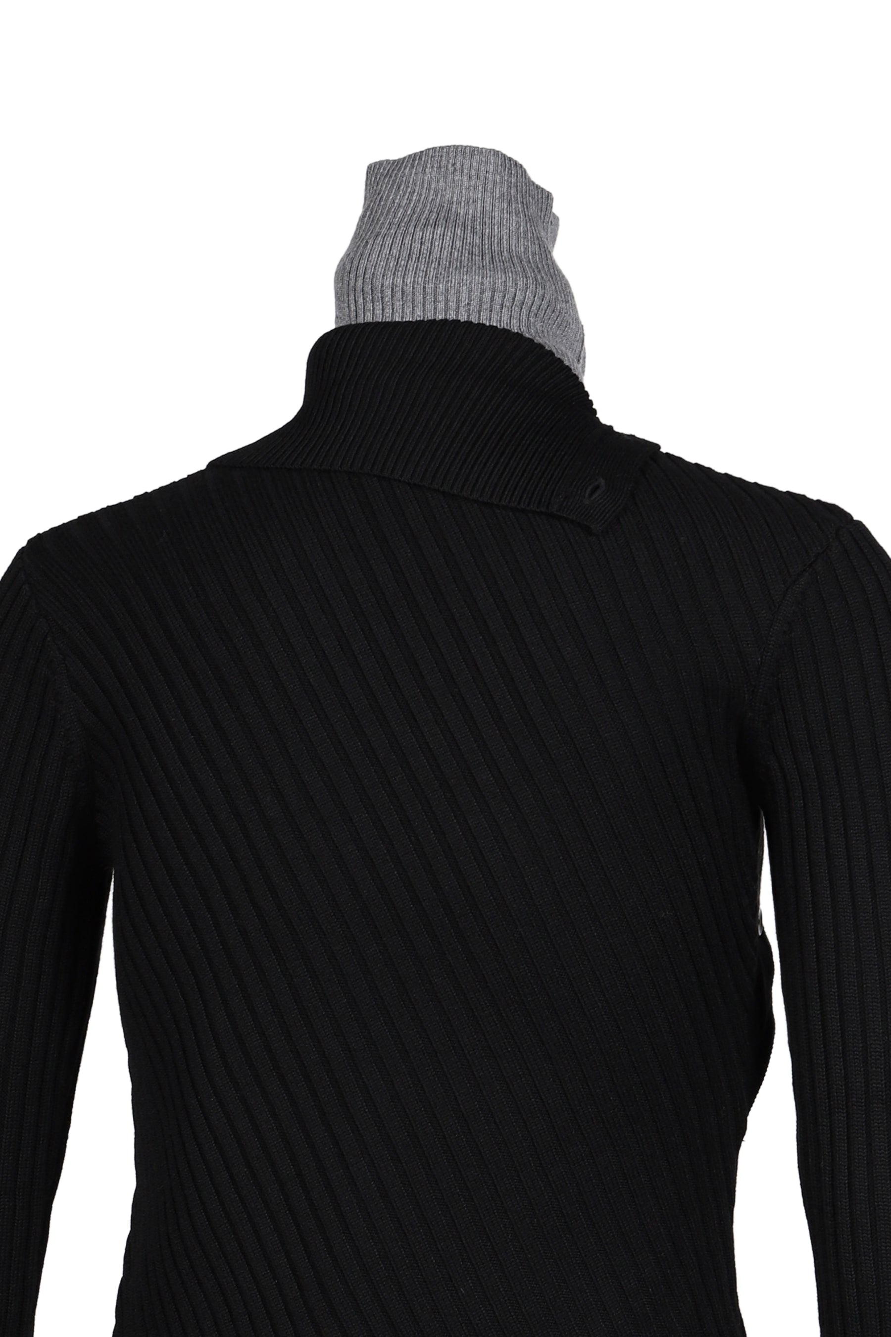ASYMETRICAL TURTLE NECK / BLK