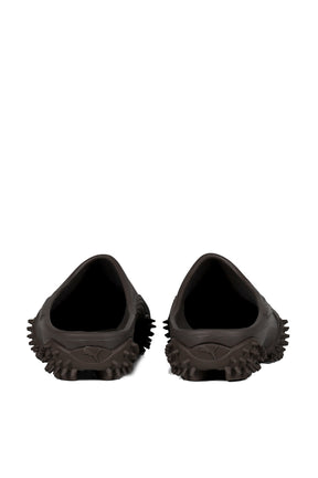 PUMA × LGN MOSTRO MULE INJ LGN / BITTER CHOCOLATE