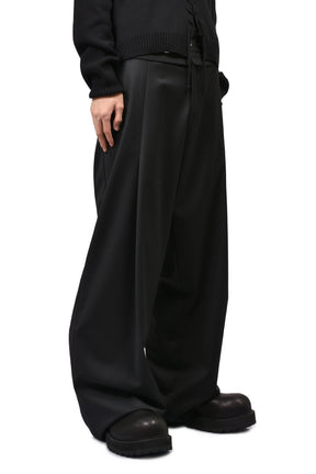 DOUBLE-BELT PLEATED TROUSERS / BLK