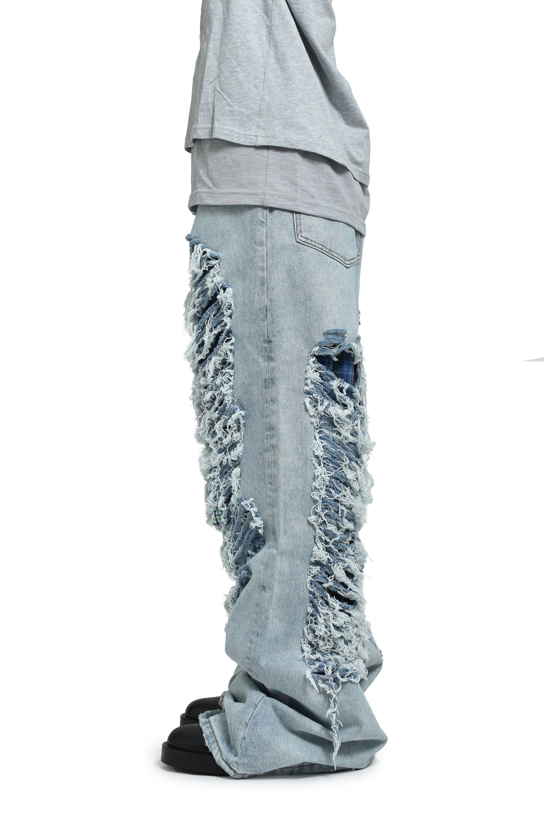 DISTRESSED JEANS / DENIM