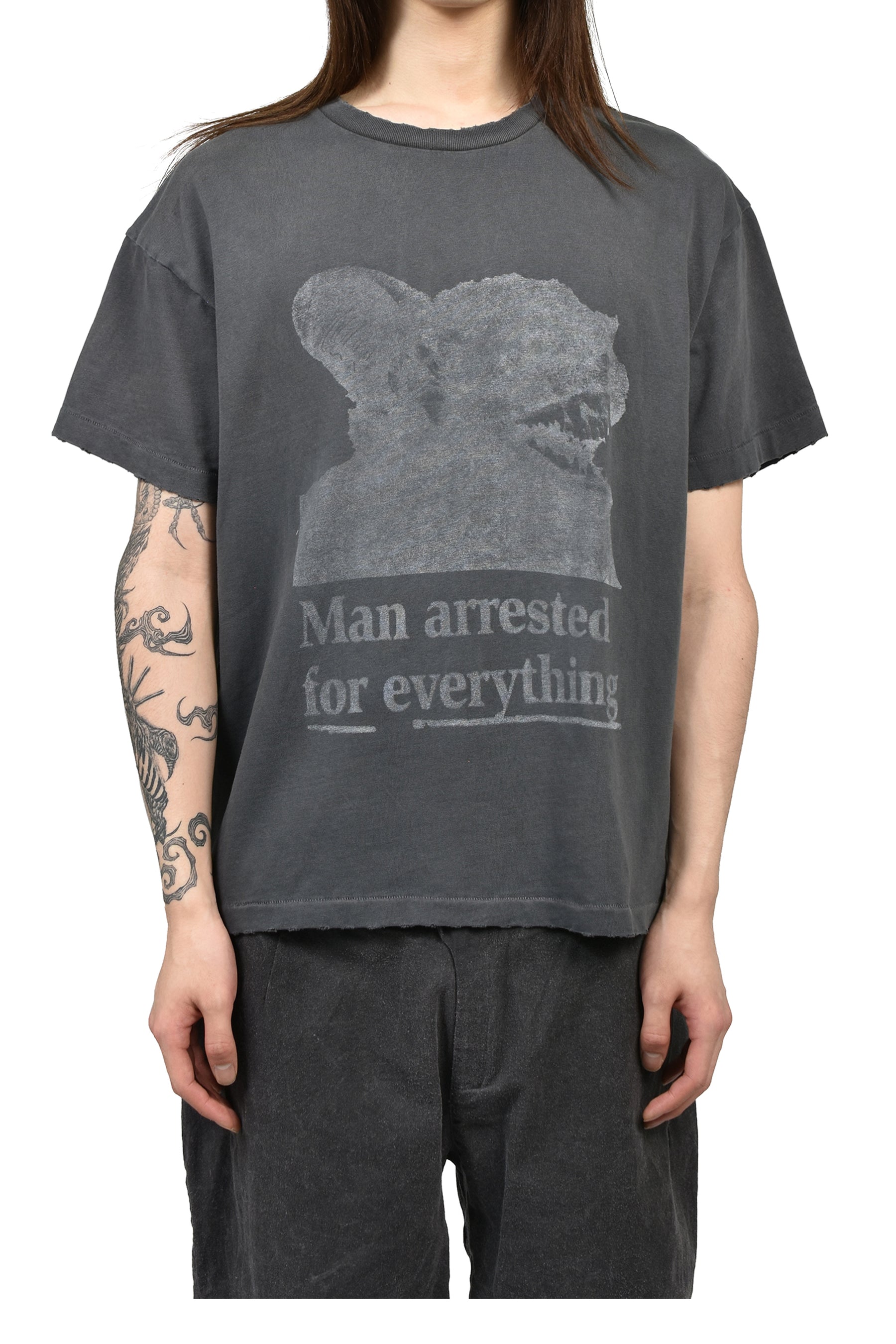 MAN ARRESTED TEE / BLK
