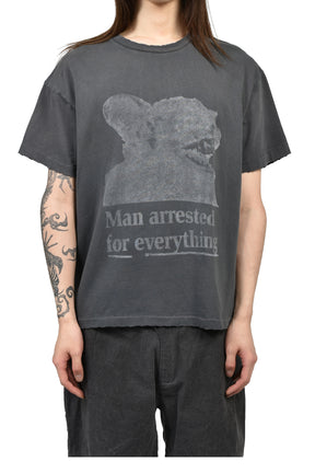 MAN ARRESTED TEE / BLK