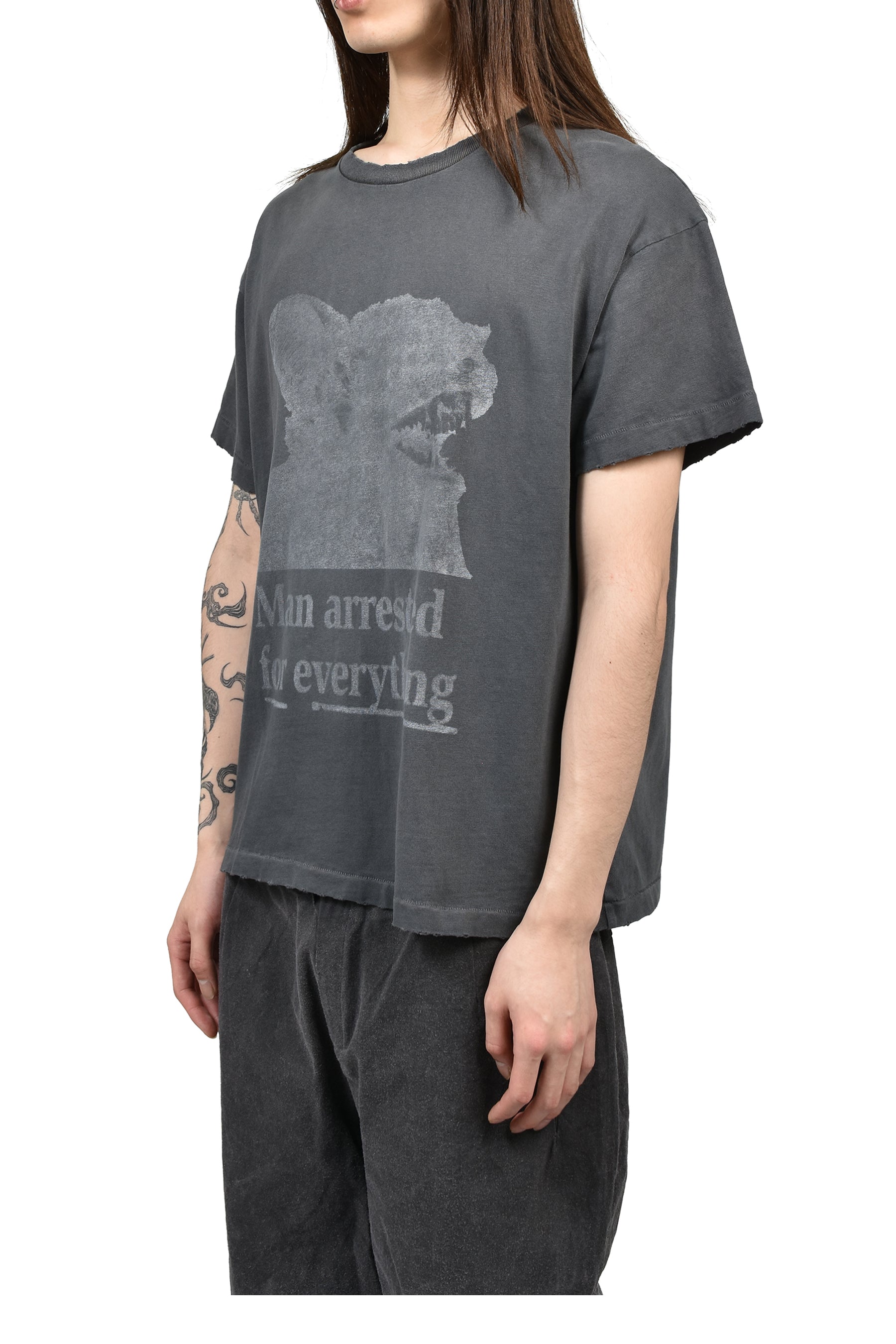 MAN ARRESTED TEE / BLK
