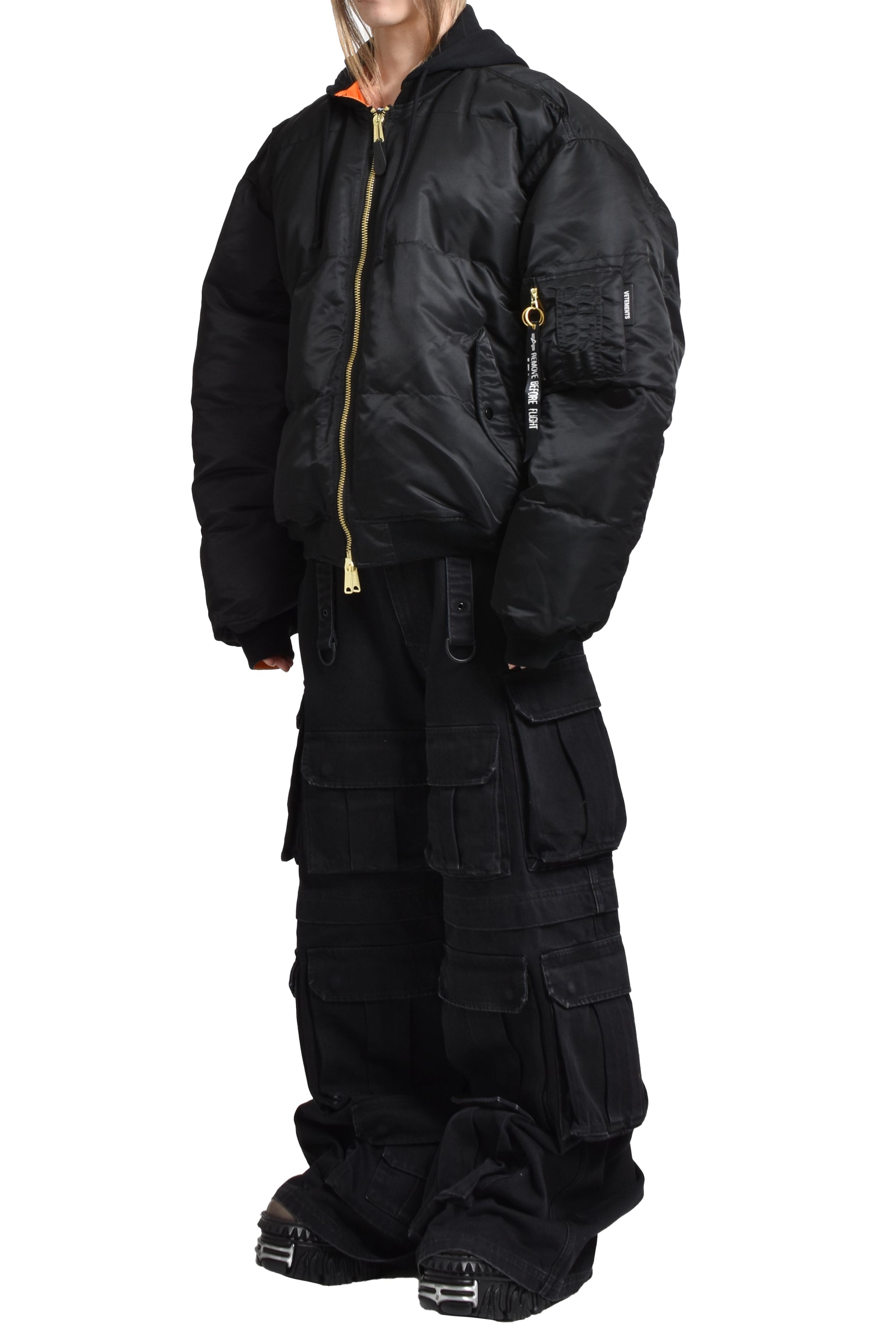 QUILTED HOODED BOMBER JACKET / BLK