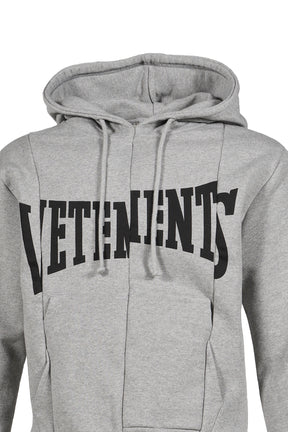 CUT-UP LOGO FITTED HOODIE / GRY MELANGE