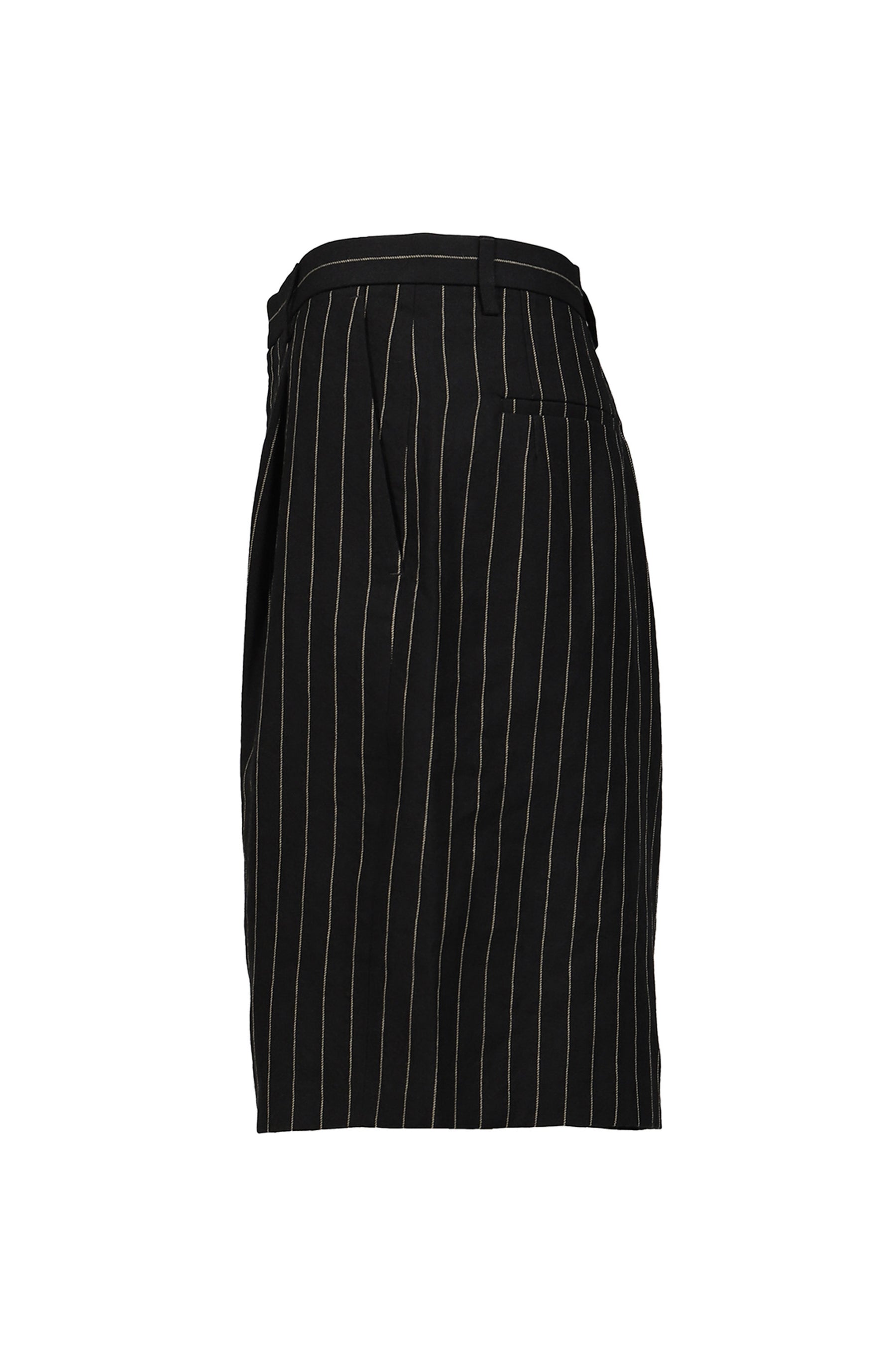 JUMBO TAILORED SHORT / BLK WHT PINSTRIPE