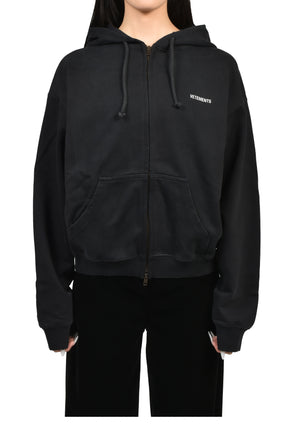 CLASSIC LOGO FITTED ZIP-UP HOODIE / BLK
