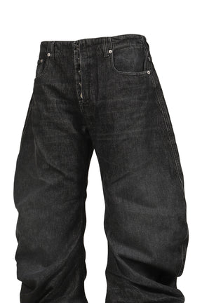 JEAN WITH OVERSIZED FIT / BLACK 