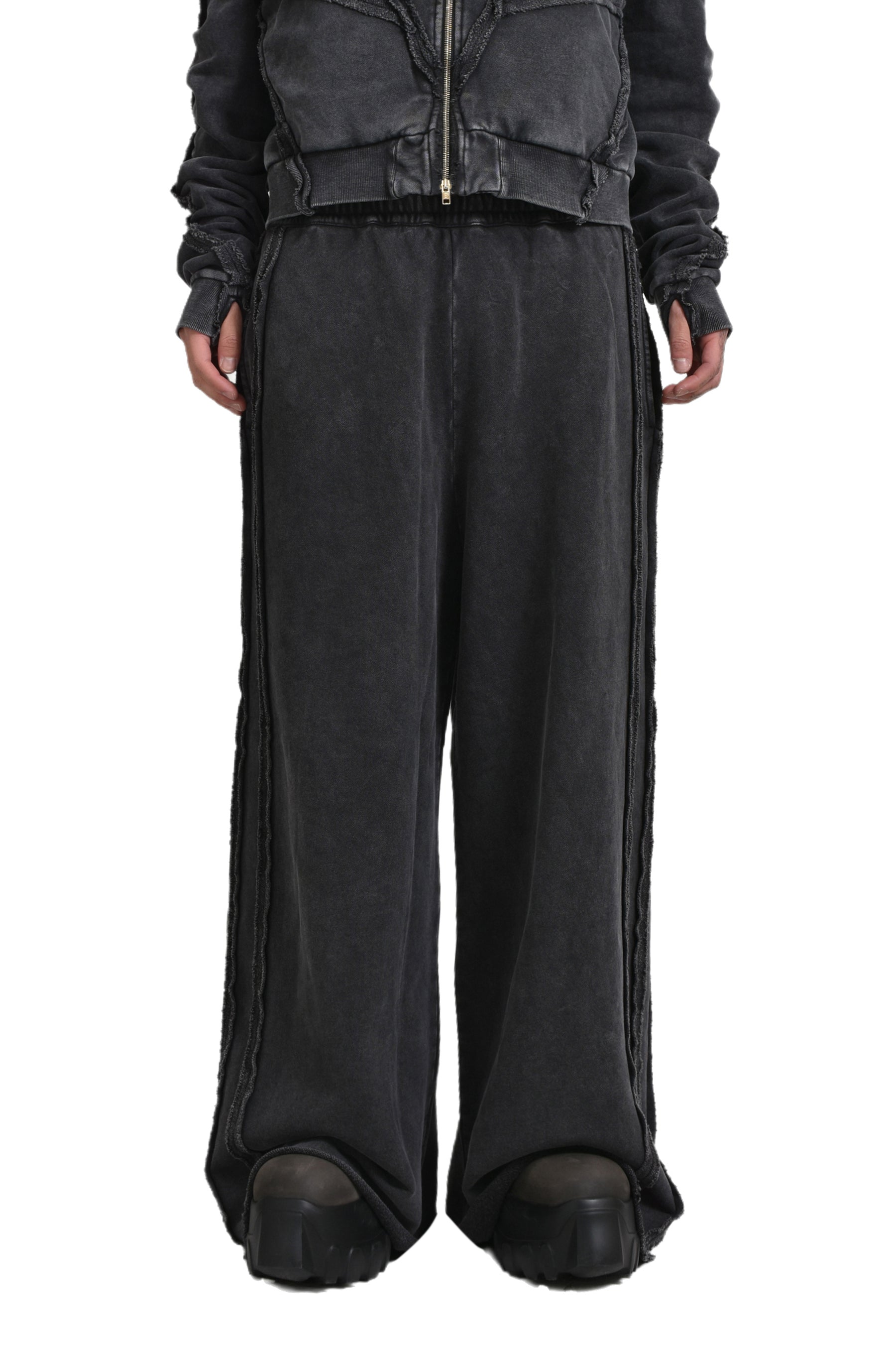 DISTRESSED WIDE SWEAT PANTS / FADED BLK