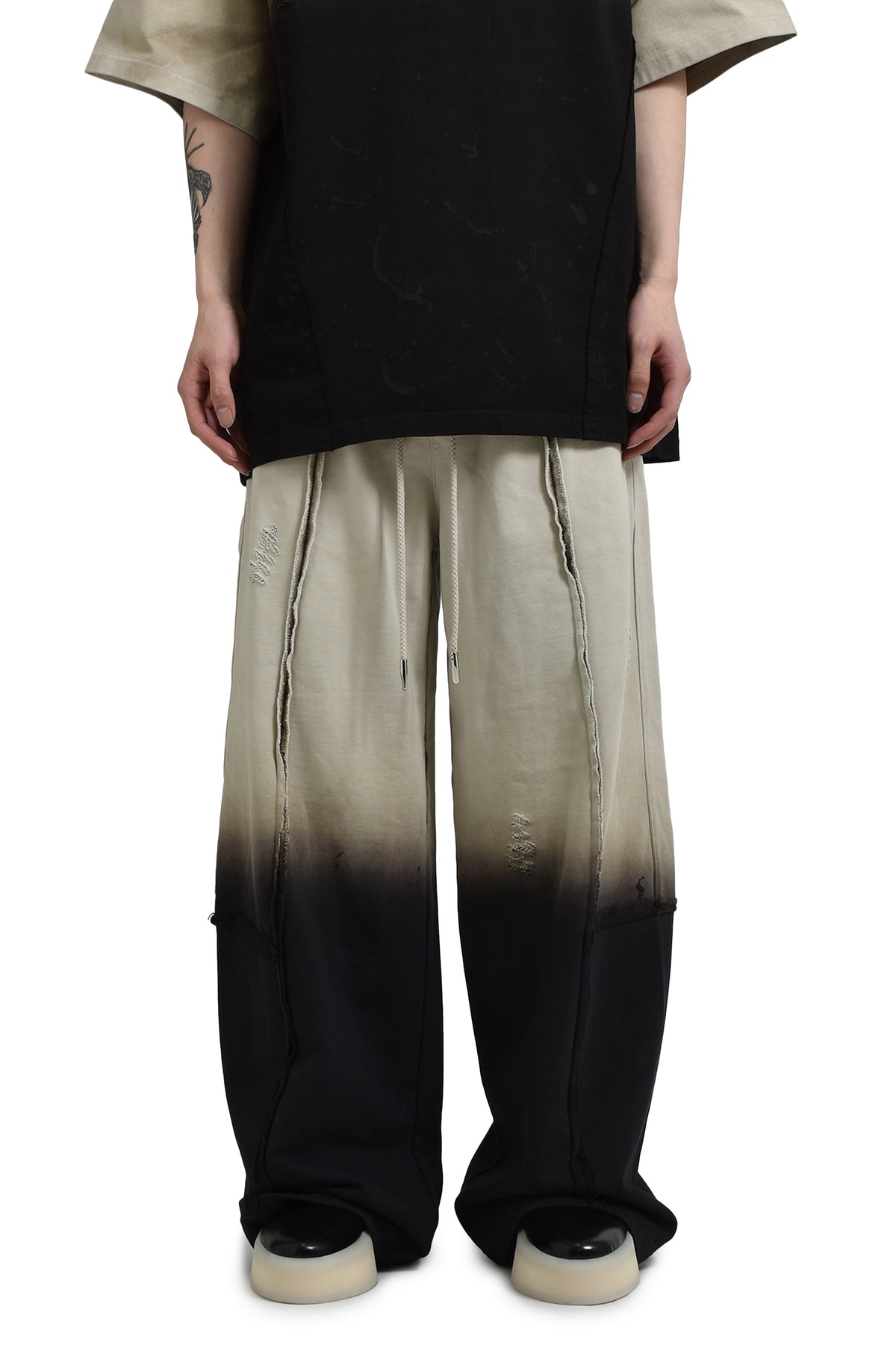 GRADIENT WASHED DECONSTRUCTION SWEATPANTS / BLK