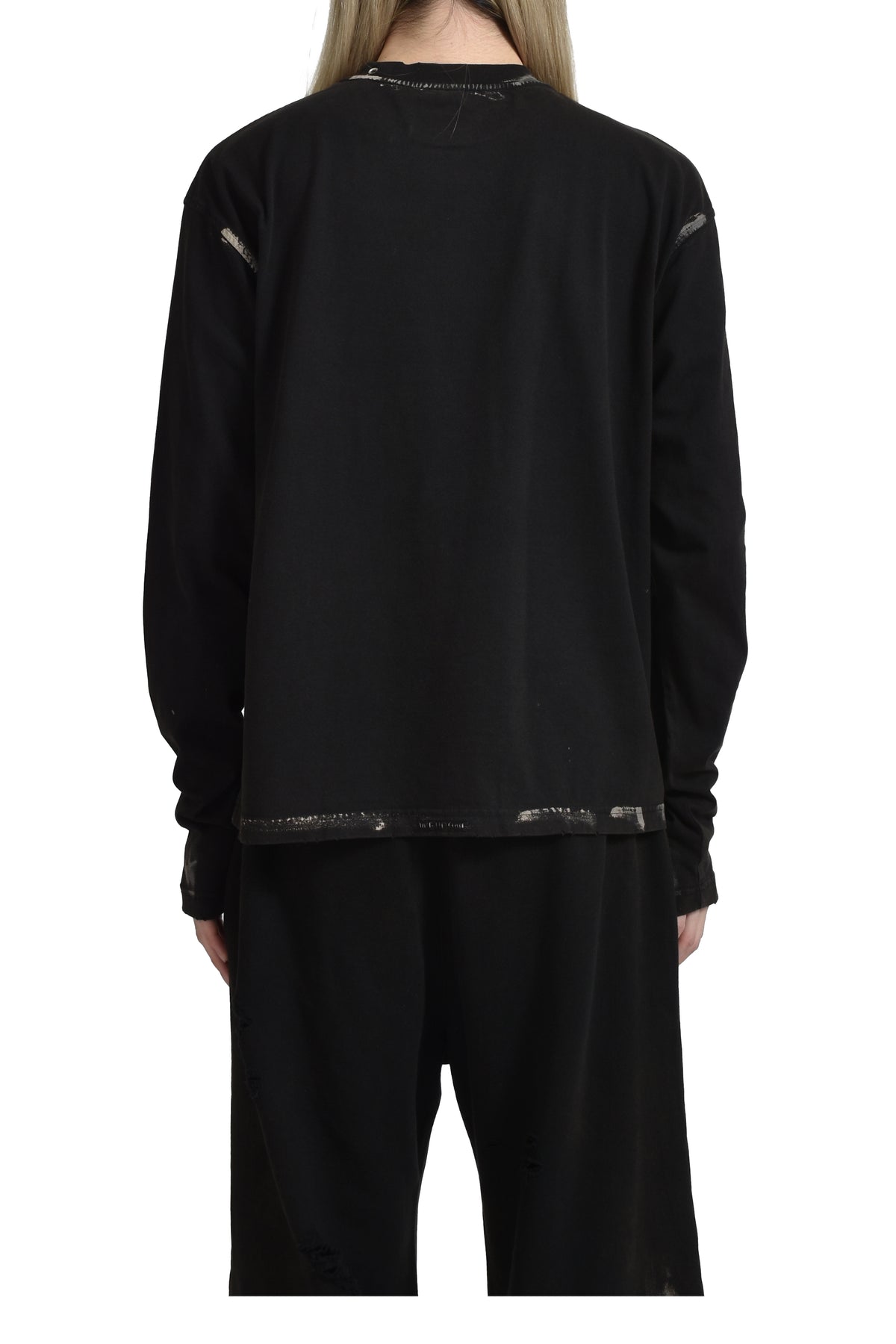 BLACK PIERCING DETAIL LONG-SLEEVED T-SHIRT / BLK