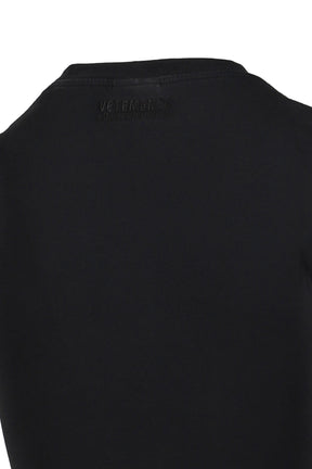 VETEMENTS BIKER CROSS LOGO FRONT SLEEVE T-SHIRT / BLK