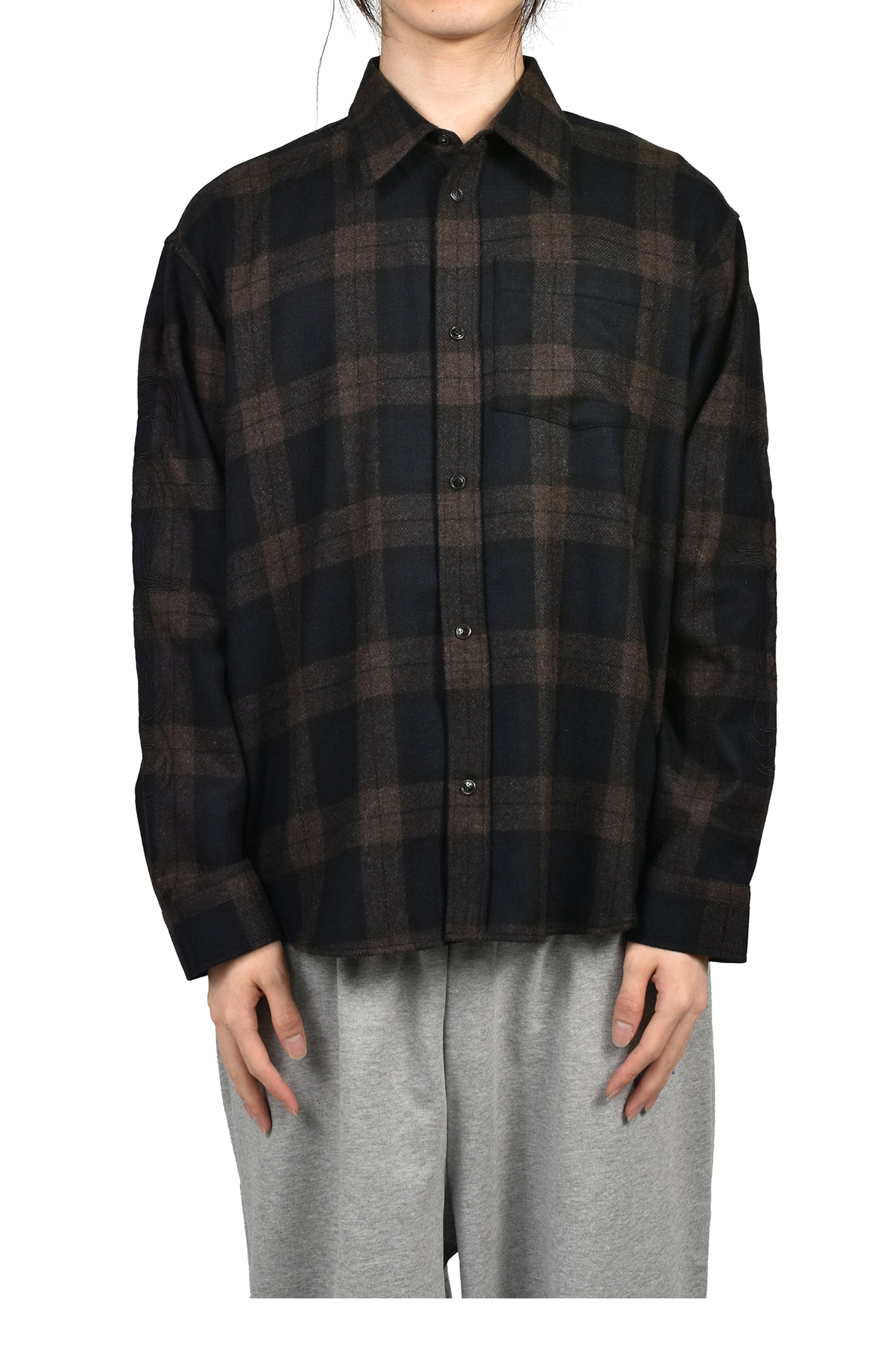 EMBROIDERED METAL LOGO FLANNEL SHIRT / BLK