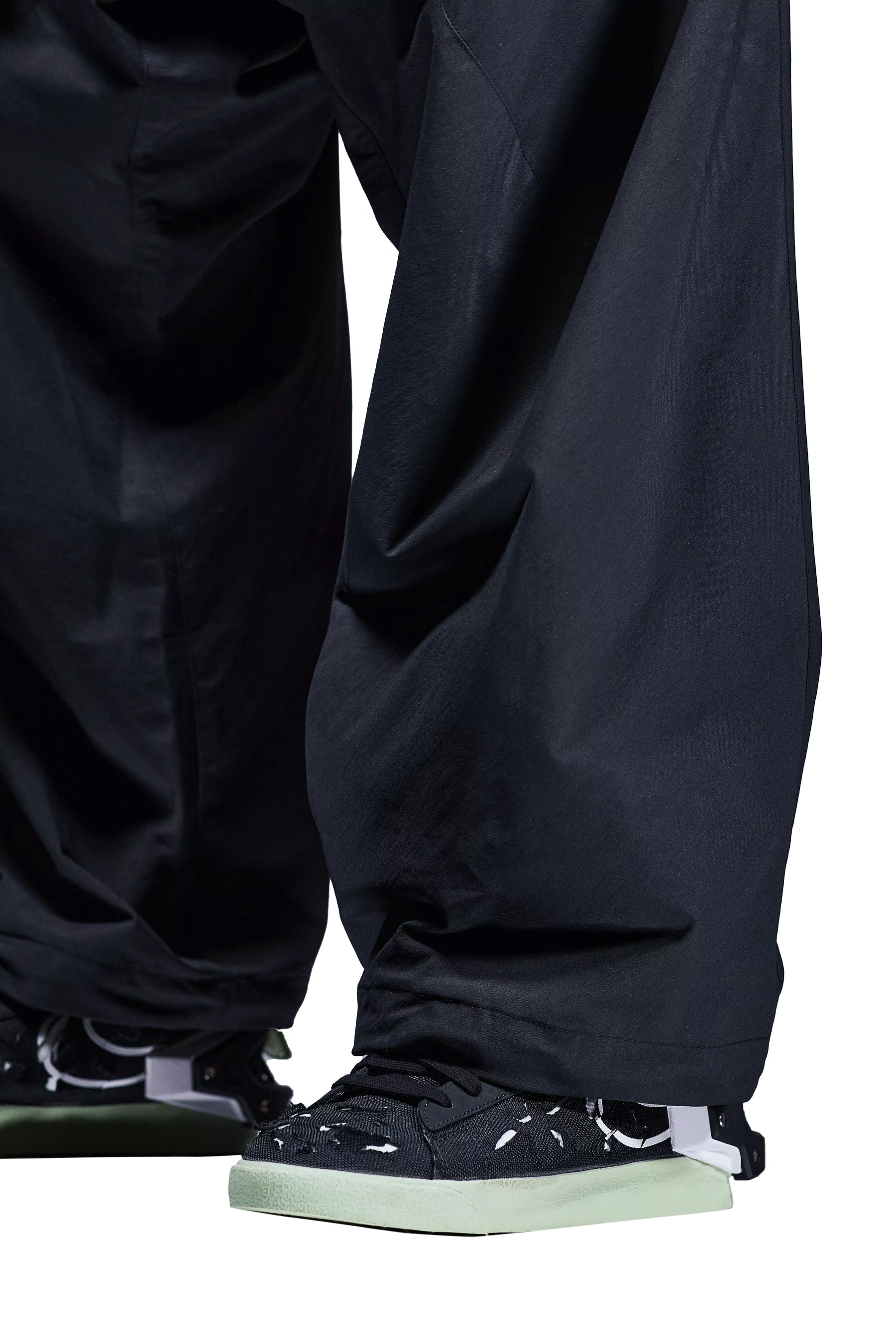 ENCAPSULATED NYLON ULTRAWIDE DRAWCORD CARGO TROUSER GEN. 1 (P30AL-E) / BLK