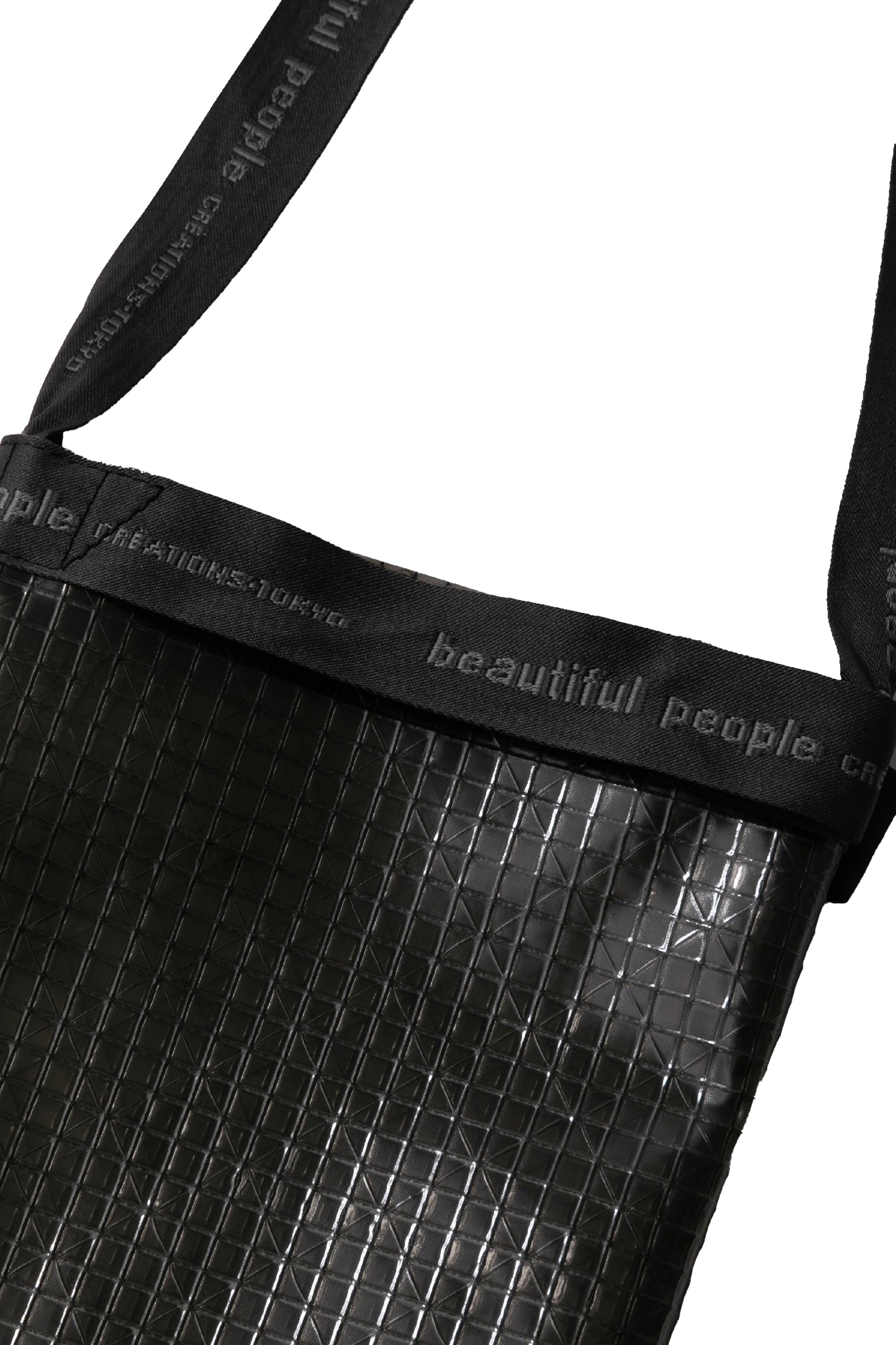 beautiful people PLAID VINYL LOGO TAPE SACOSHE BAG / BLK